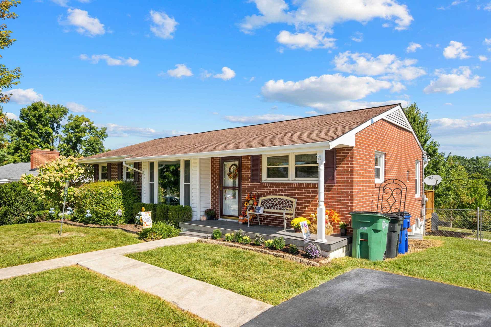 106 ROSELAND Drive, Christiansburg, VA 24073