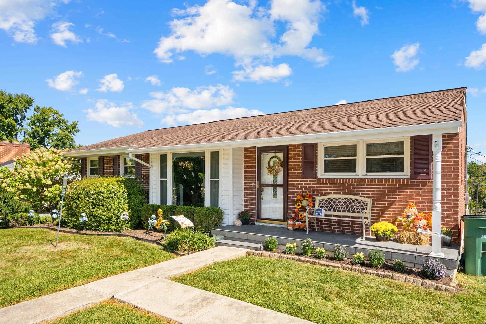 106 ROSELAND Drive, Christiansburg, VA 24073