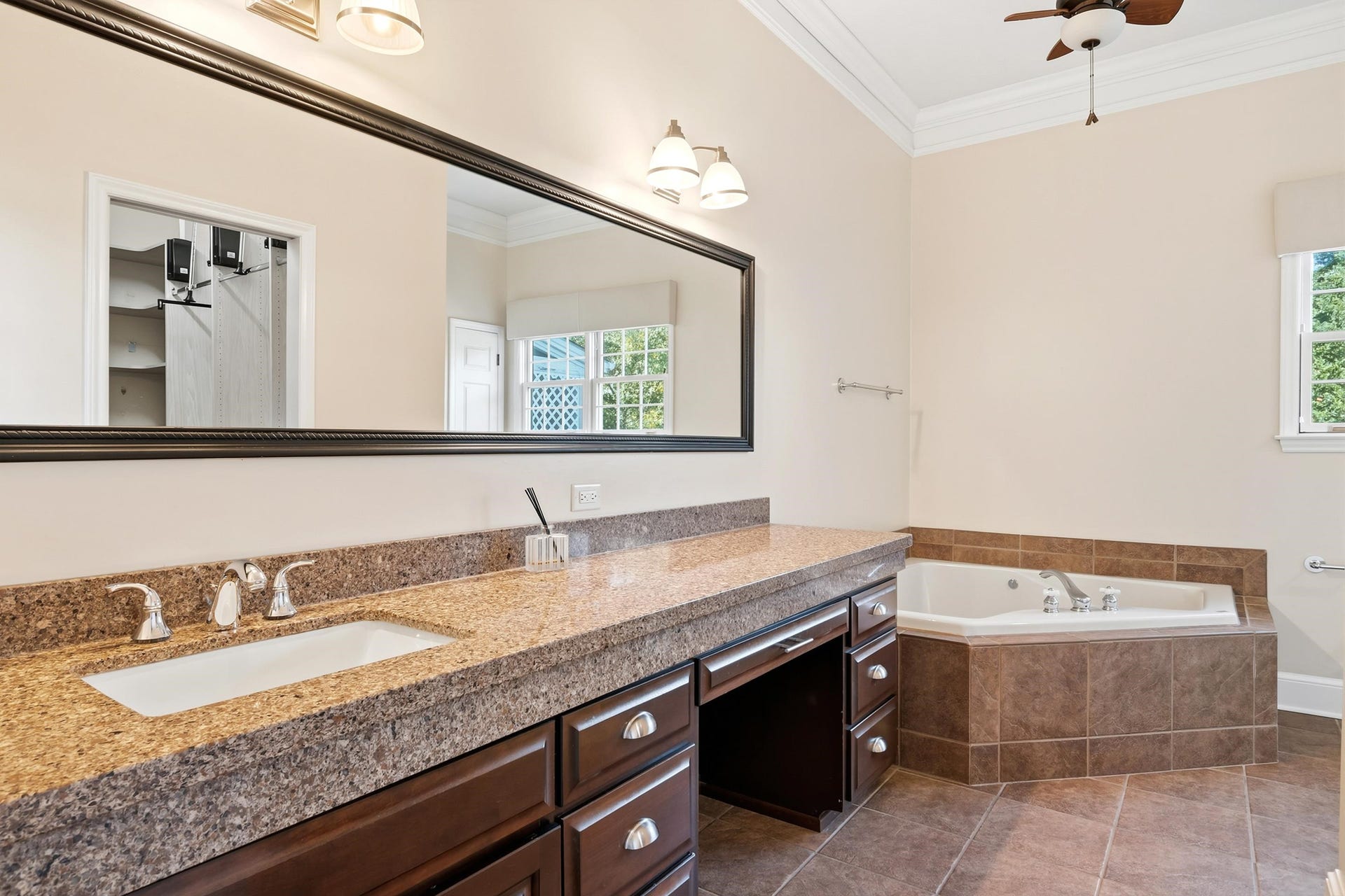 402 PLEASANT VIEW Circle, Blacksburg, VA 24060
