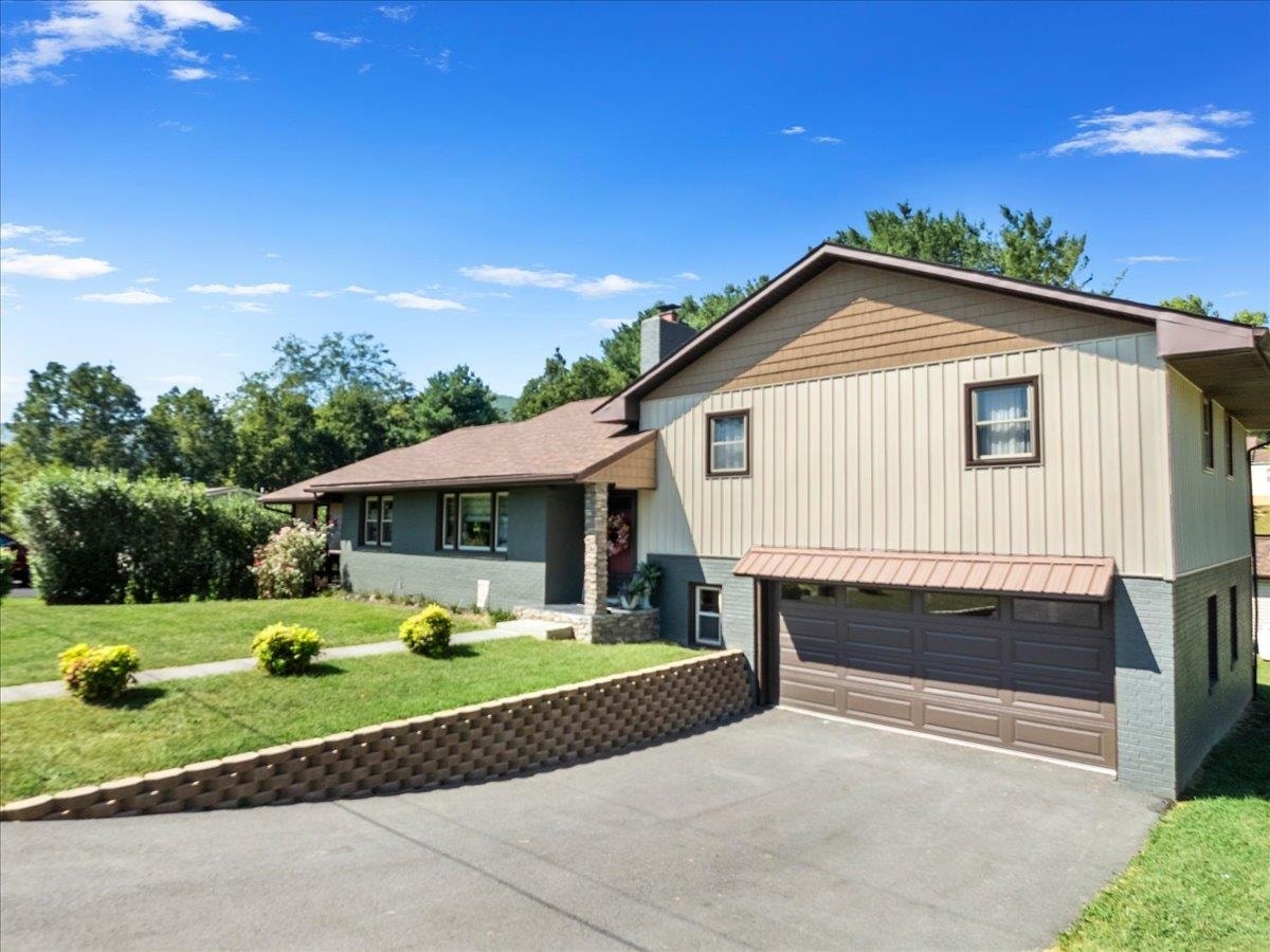 103 Sunset Street, Narrows, VA 24124