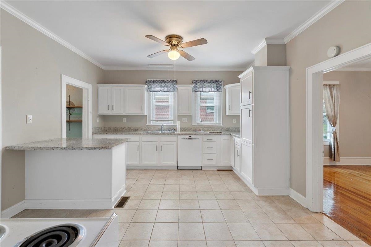 804 Wolf Street, Narrows, VA 24124