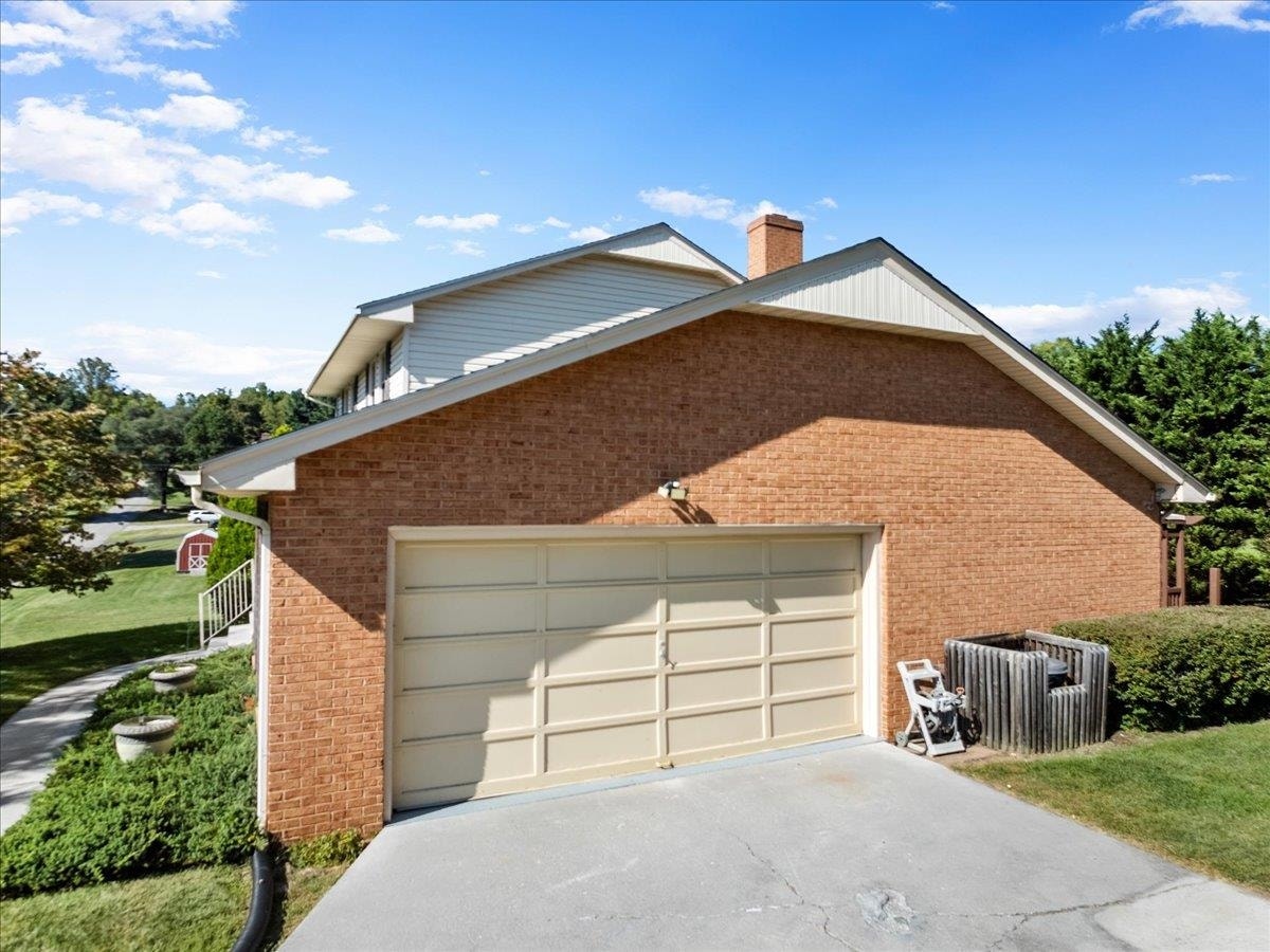 410 Lawndale Drive, Pearisburg, VA 24134