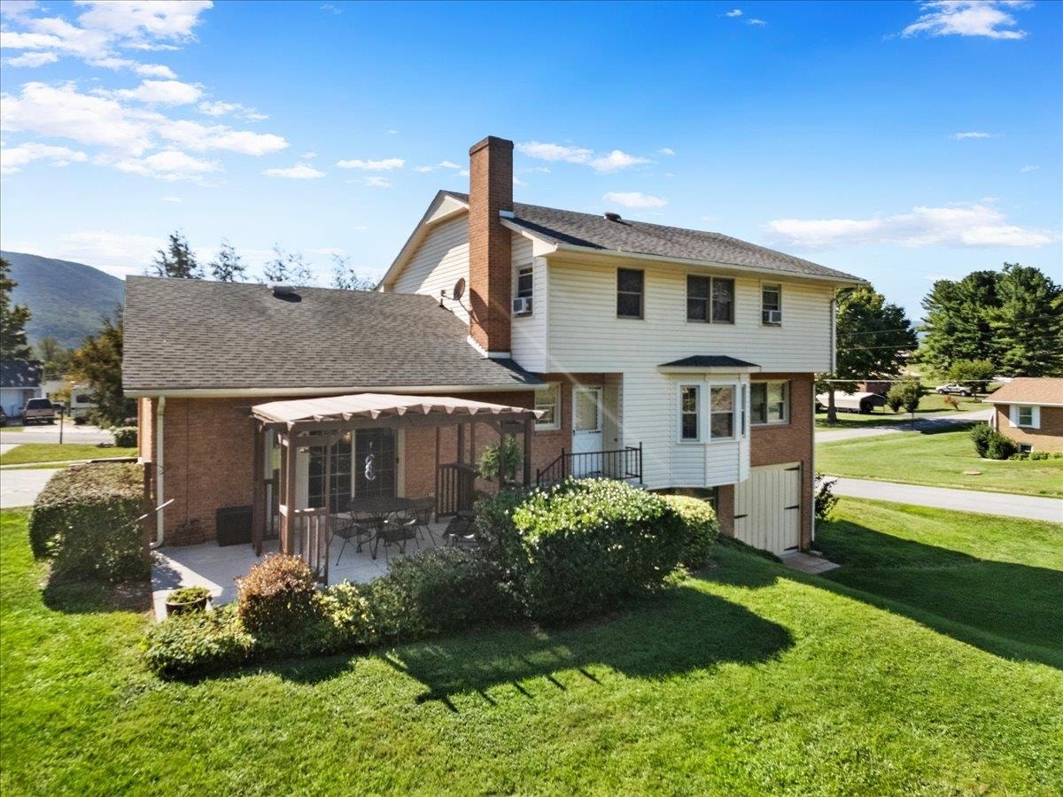 410 Lawndale Drive, Pearisburg, VA 24134