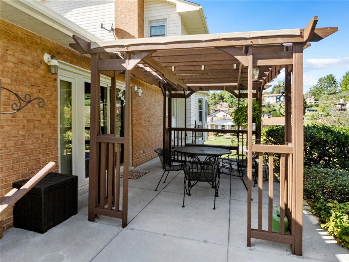 410 Lawndale Drive, Pearisburg, VA 24134