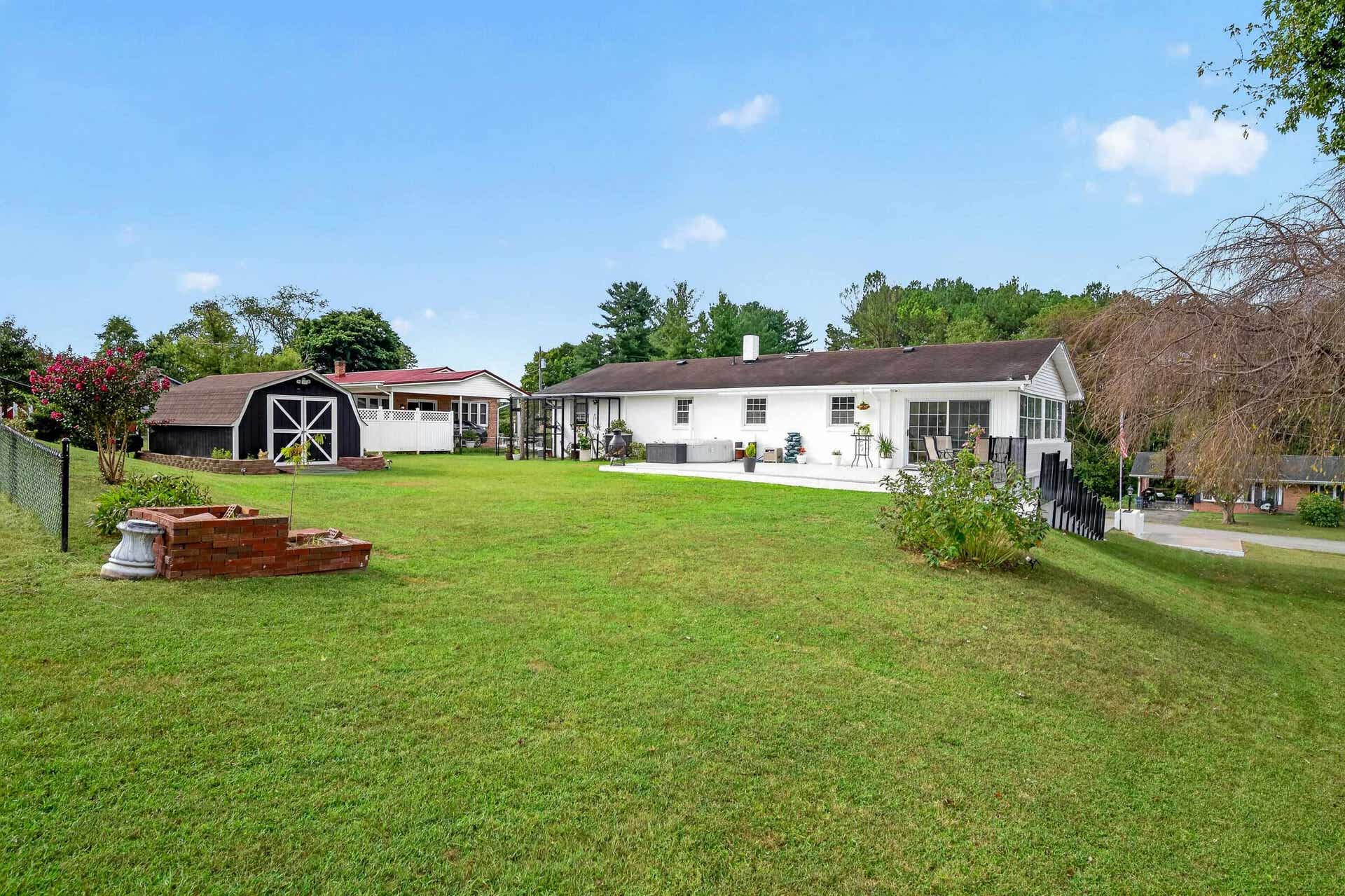 6638 Riverview Drive, Fairlawn, VA 24141
