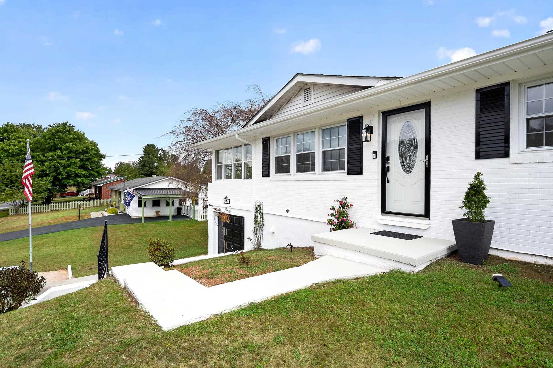 6638 Riverview Drive, Fairlawn, VA 24141