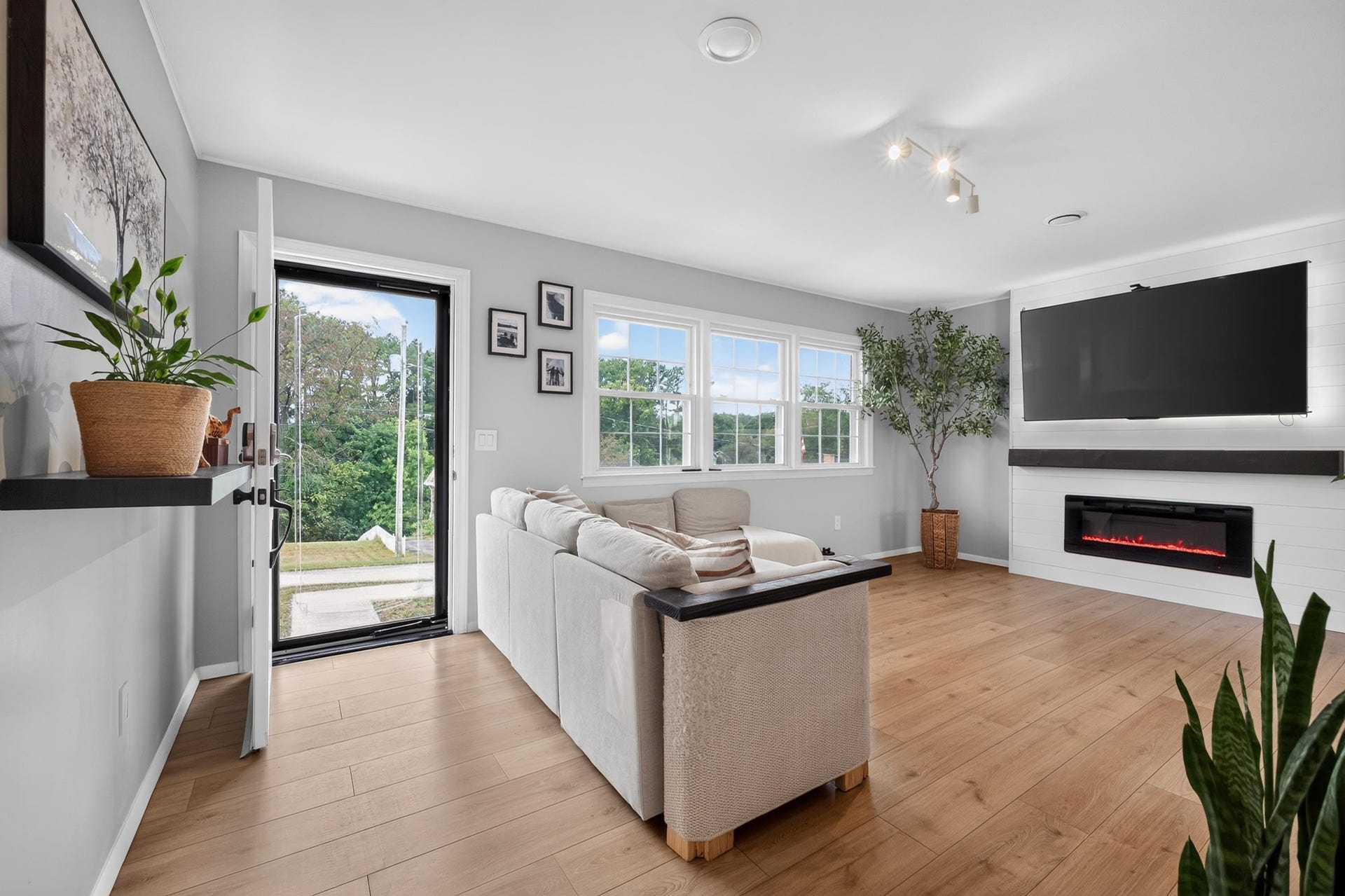 6638 Riverview Drive, Fairlawn, VA 24141