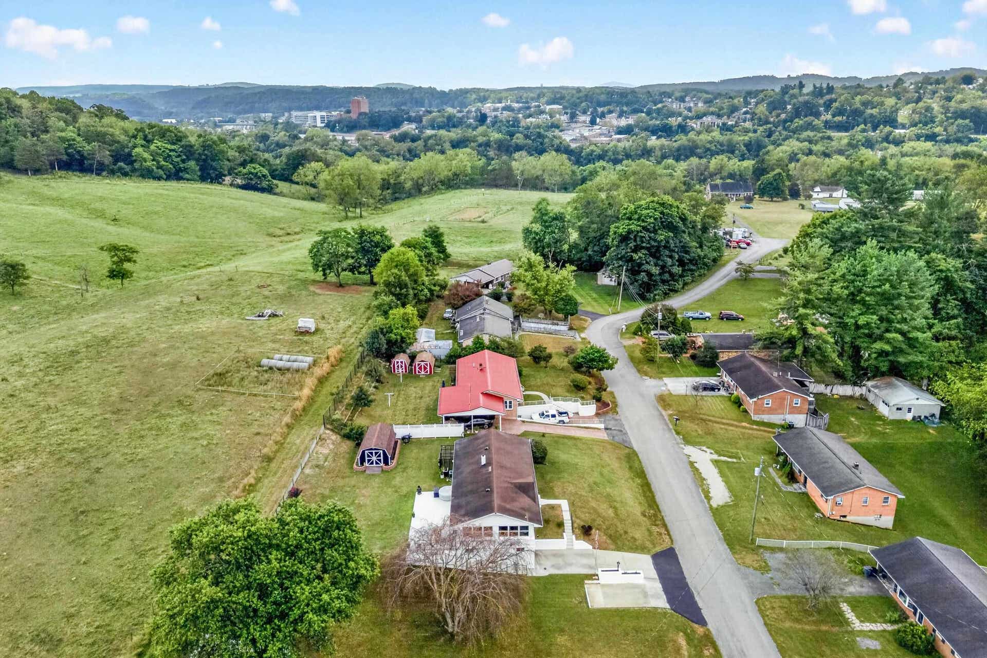 6638 Riverview Drive, Fairlawn, VA 24141