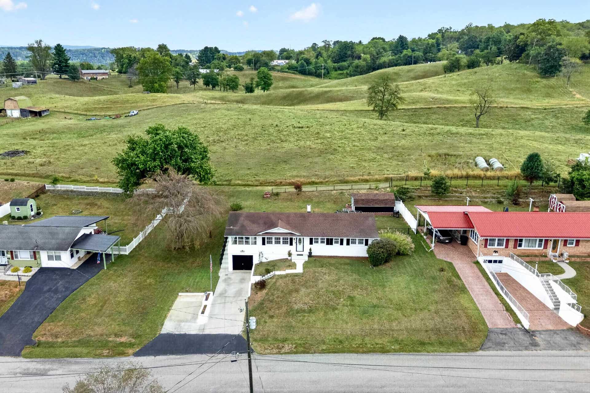 6638 Riverview Drive, Fairlawn, VA 24141