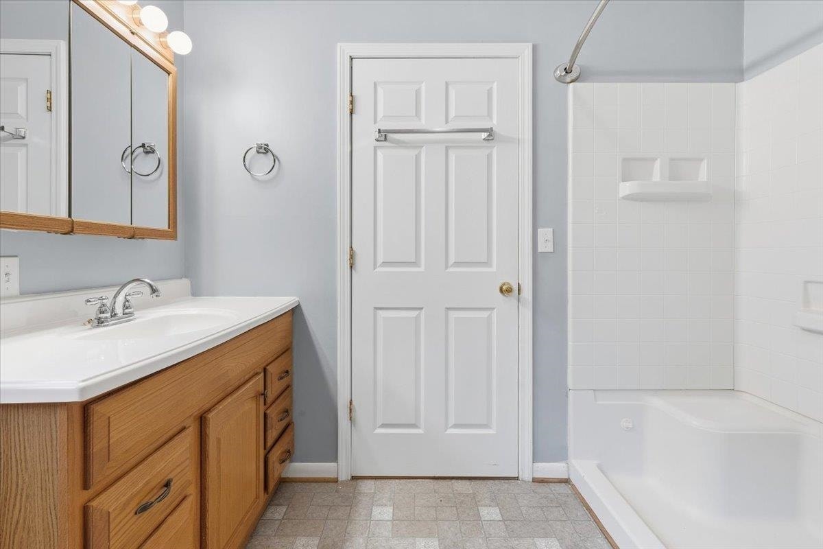 5308 THORNSPRING Road, Pulaski, VA 24301