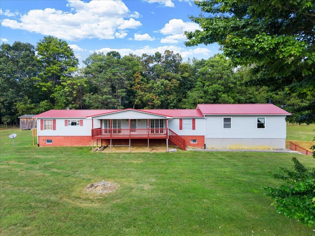 5308 THORNSPRING Road, Pulaski, VA 24301