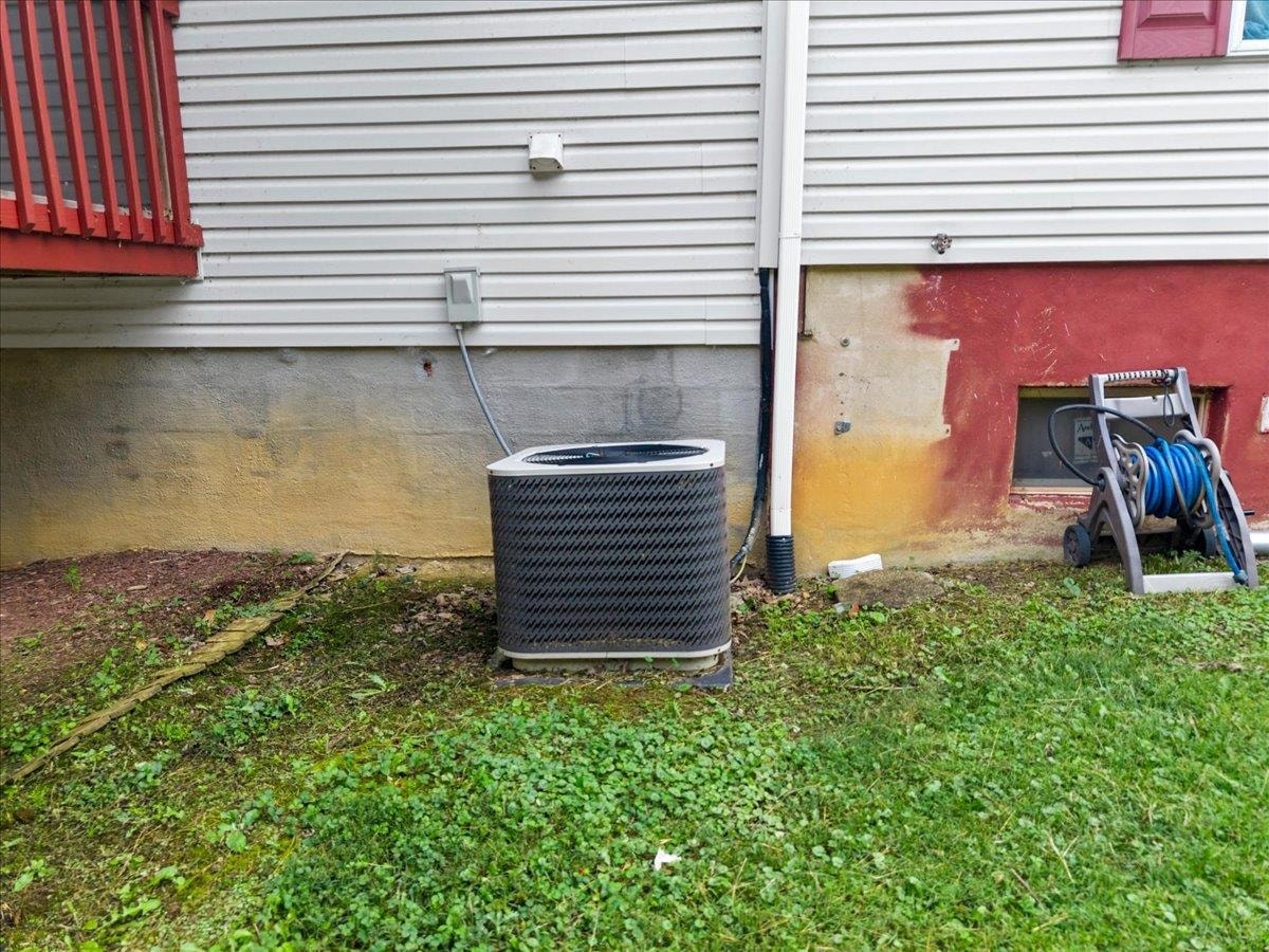 5308 THORNSPRING Road, Pulaski, VA 24301