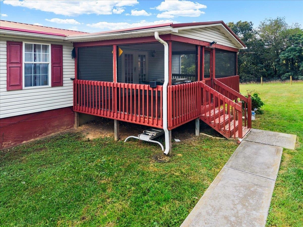 5308 THORNSPRING Road, Pulaski, VA 24301