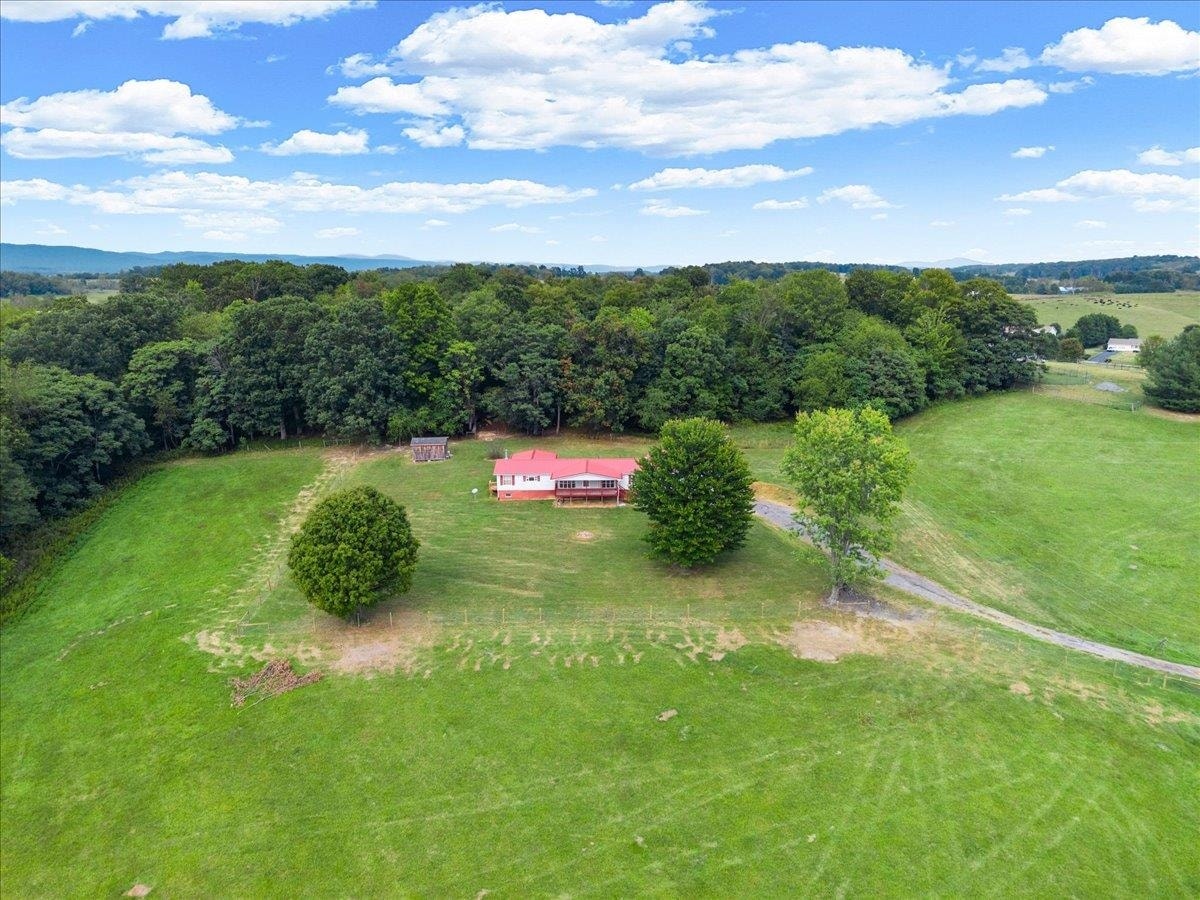 5308 THORNSPRING Road, Pulaski, VA 24301
