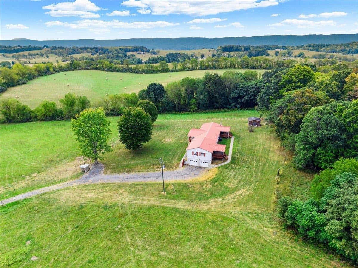 5308 THORNSPRING Road, Pulaski, VA 24301