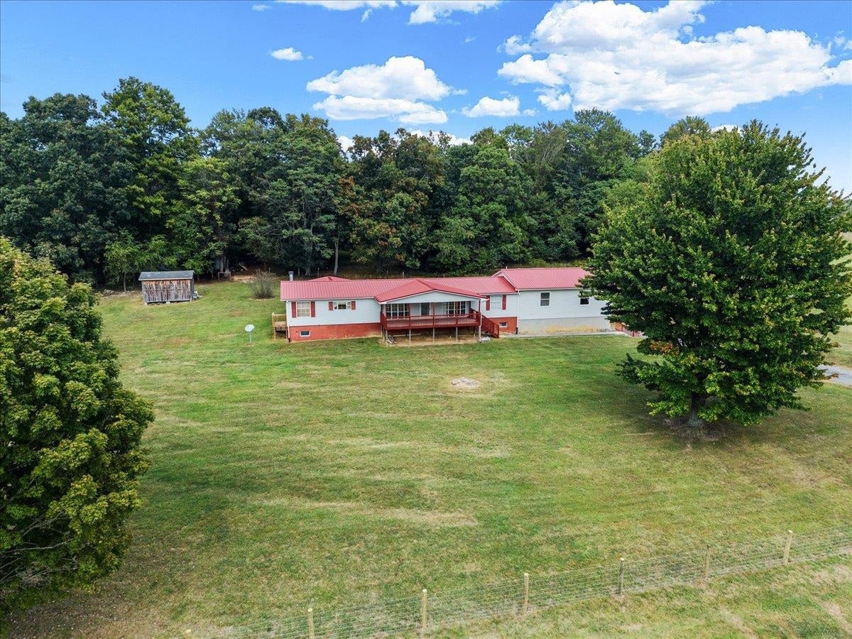 5308 THORNSPRING Road, Pulaski, VA 24301
