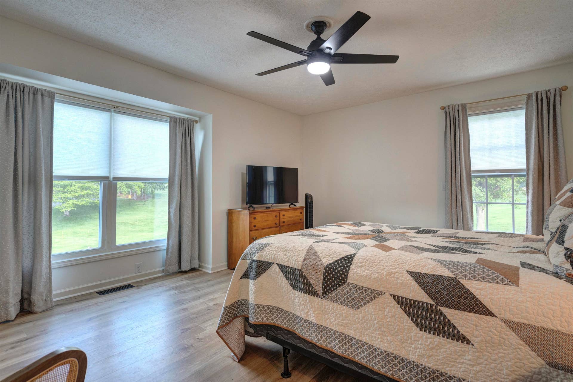 208 GLEN VIEW Lane, Radford, VA 24141