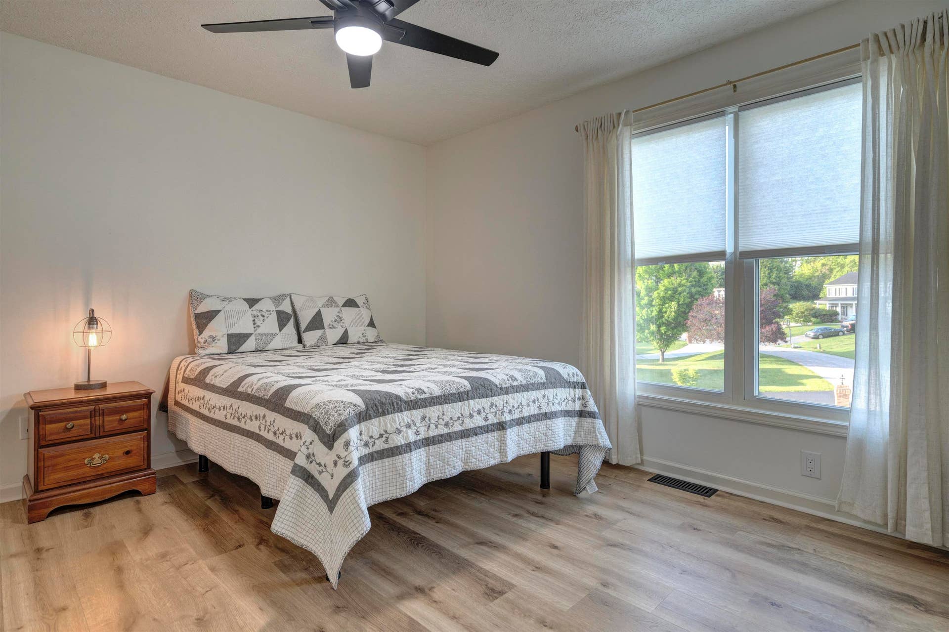 208 GLEN VIEW Lane, Radford, VA 24141