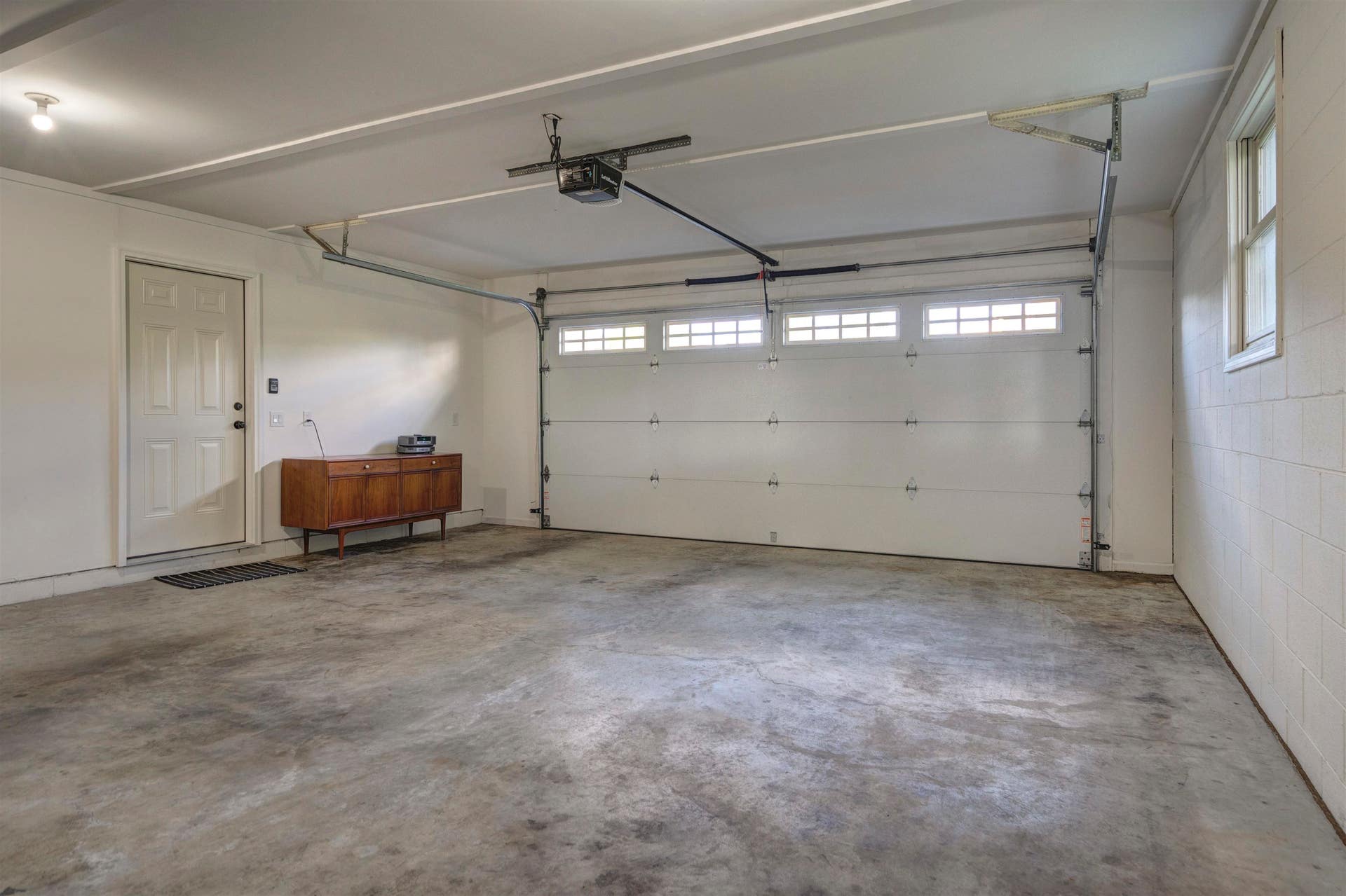 208 GLEN VIEW Lane, Radford, VA 24141