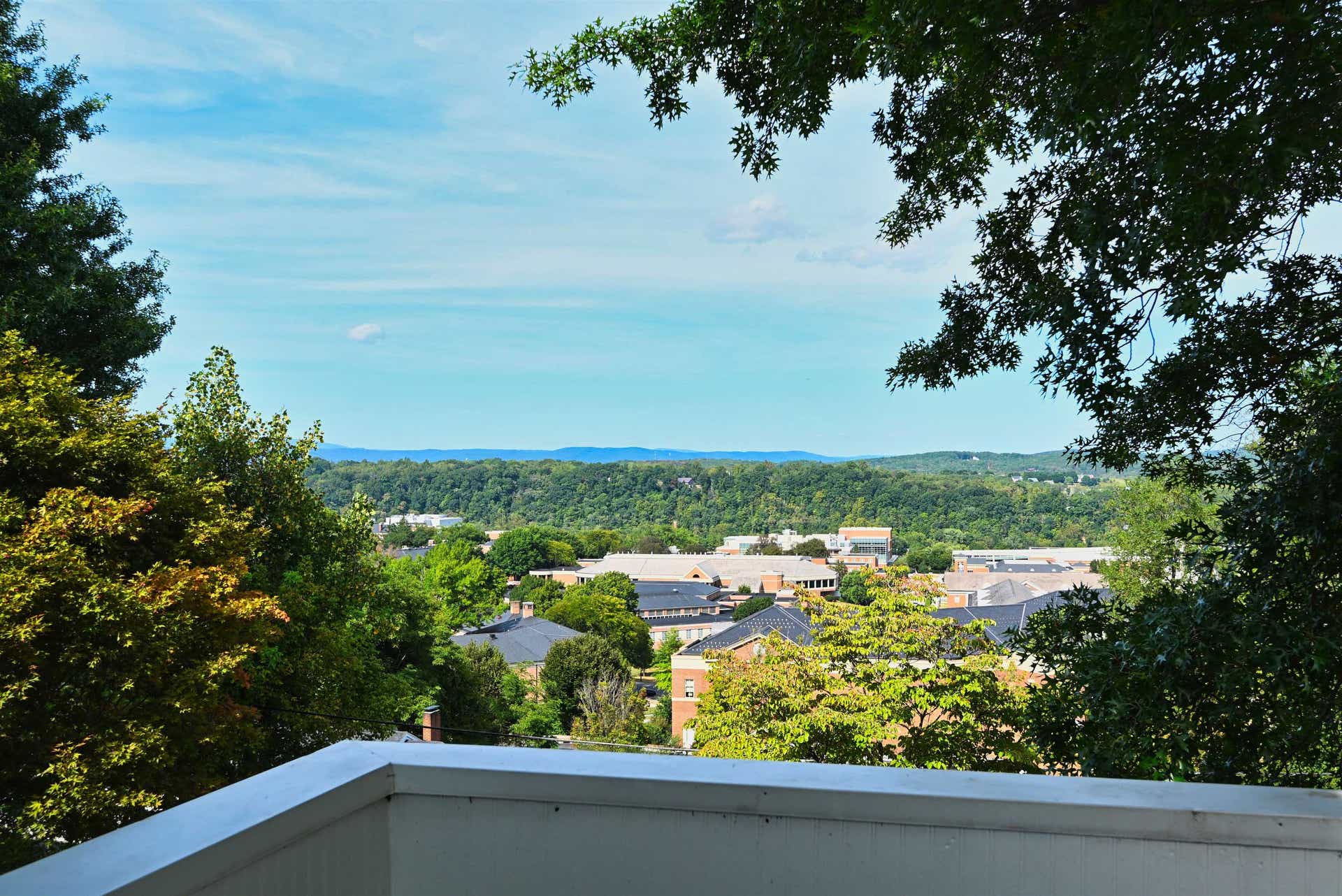 715 OAK Lane, Radford, VA 24141