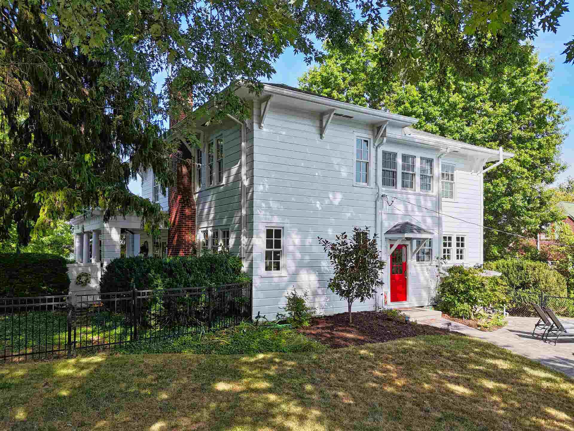 715 OAK Lane, Radford, VA 24141