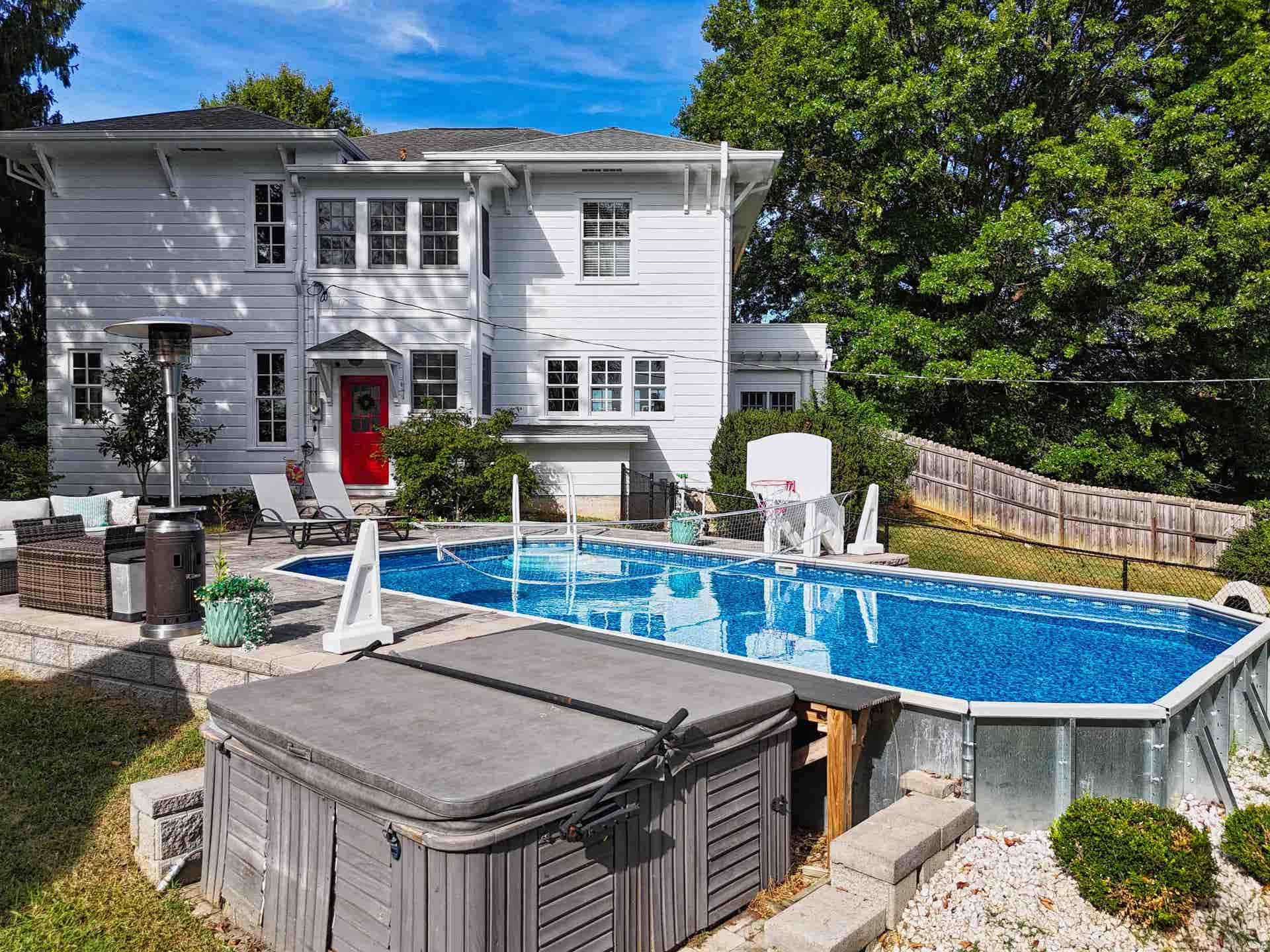715 OAK Lane, Radford, VA 24141