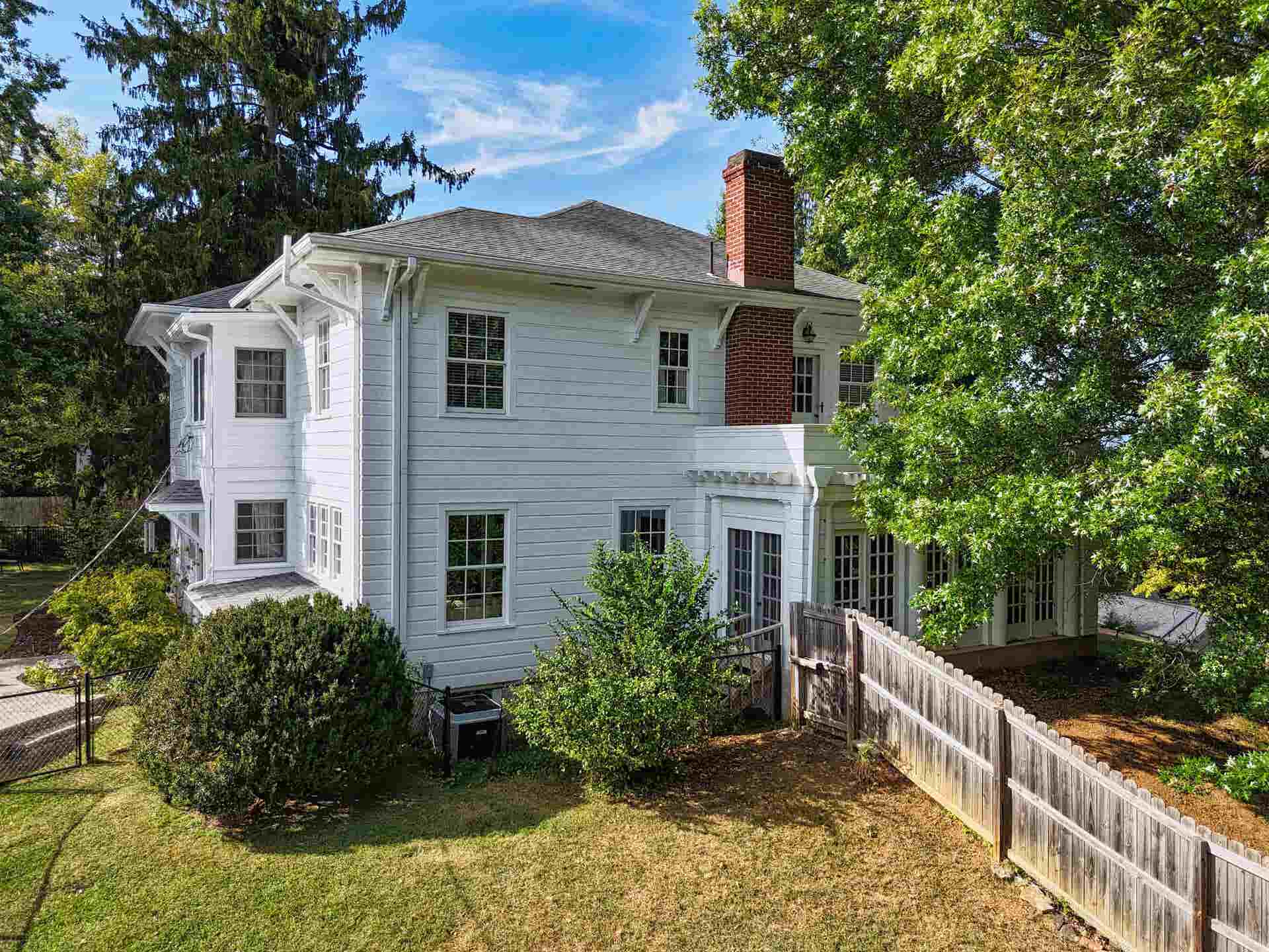 715 OAK Lane, Radford, VA 24141