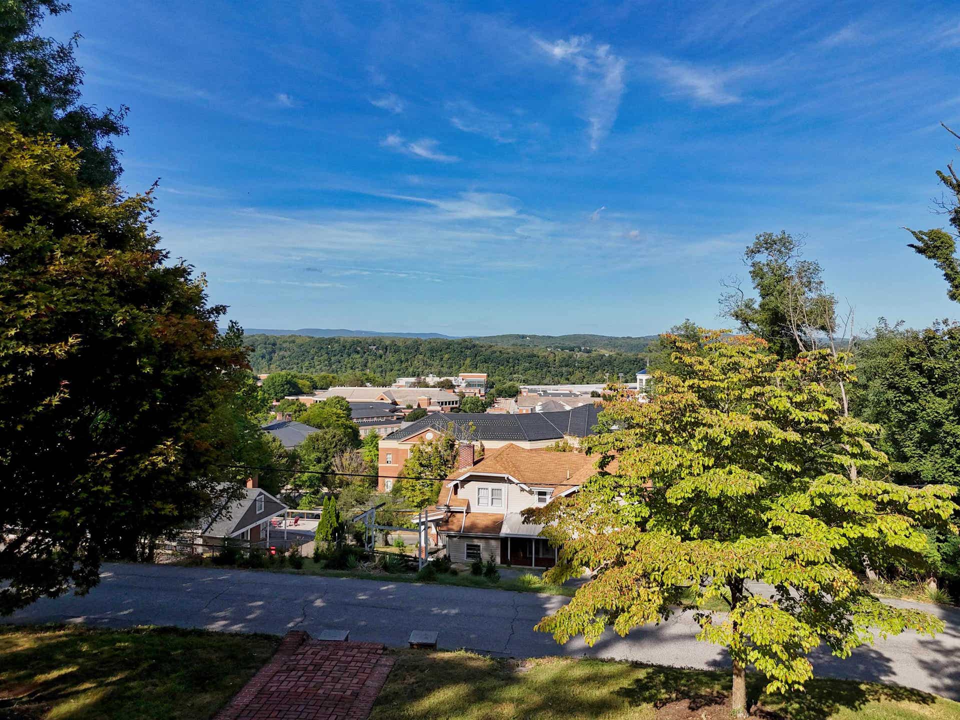 715 OAK Lane, Radford, VA 24141