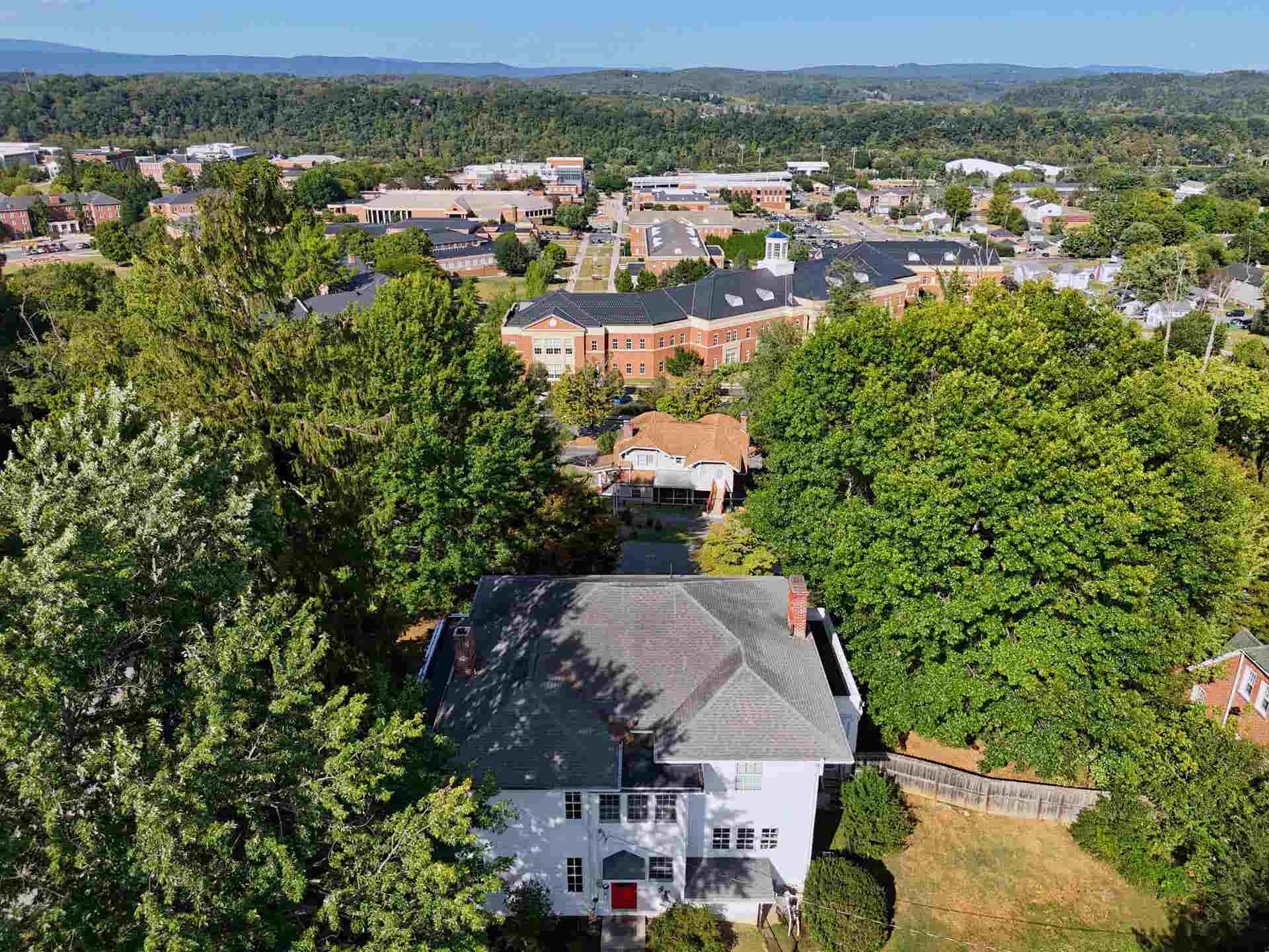 715 OAK Lane, Radford, VA 24141