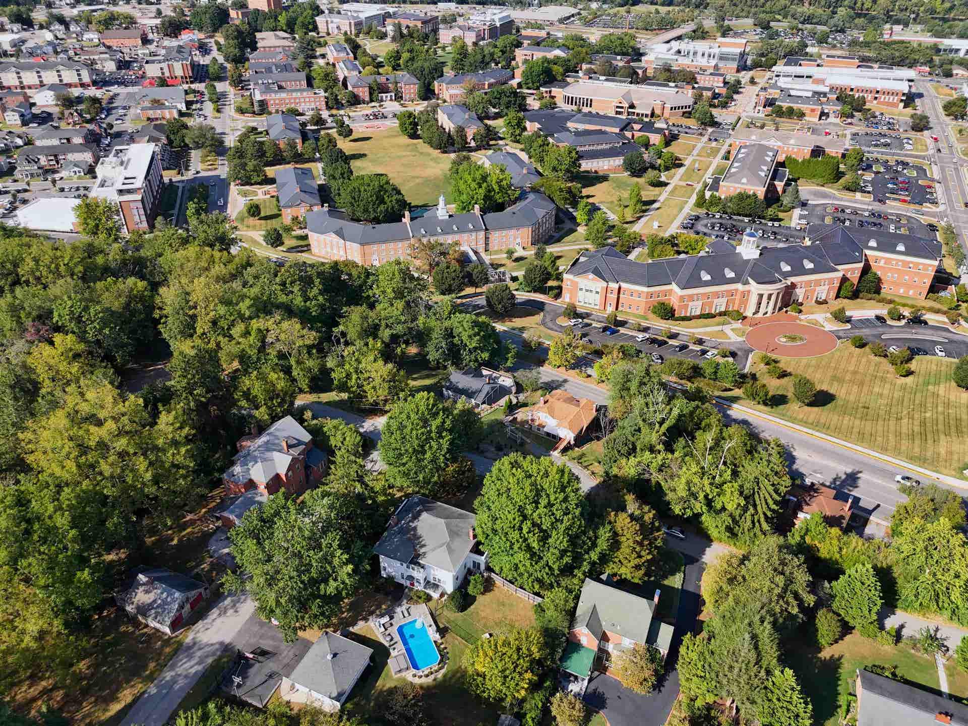 715 OAK Lane, Radford, VA 24141