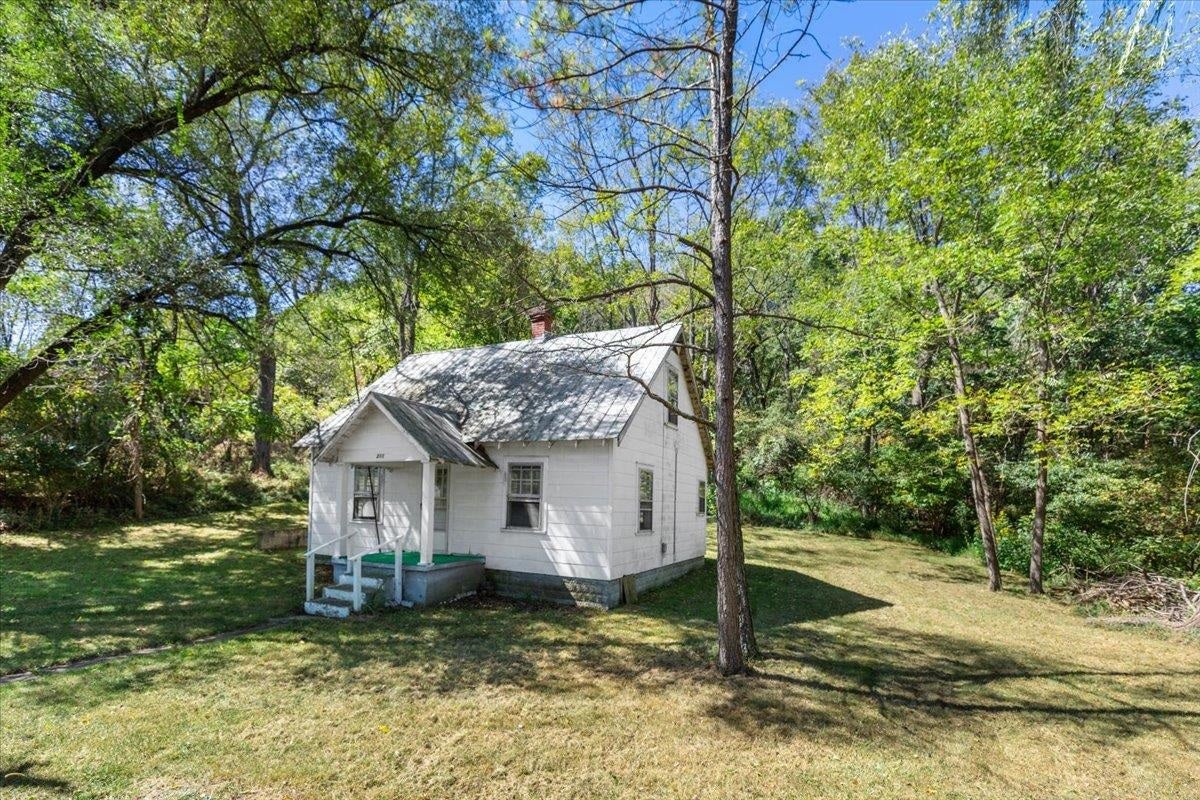 211 Walton Road, Radford, VA 24141