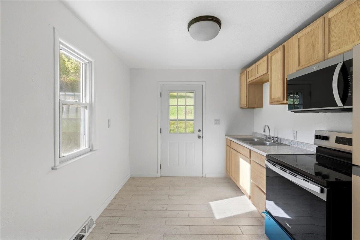 520 Poplar Street, Narrows, VA 24124