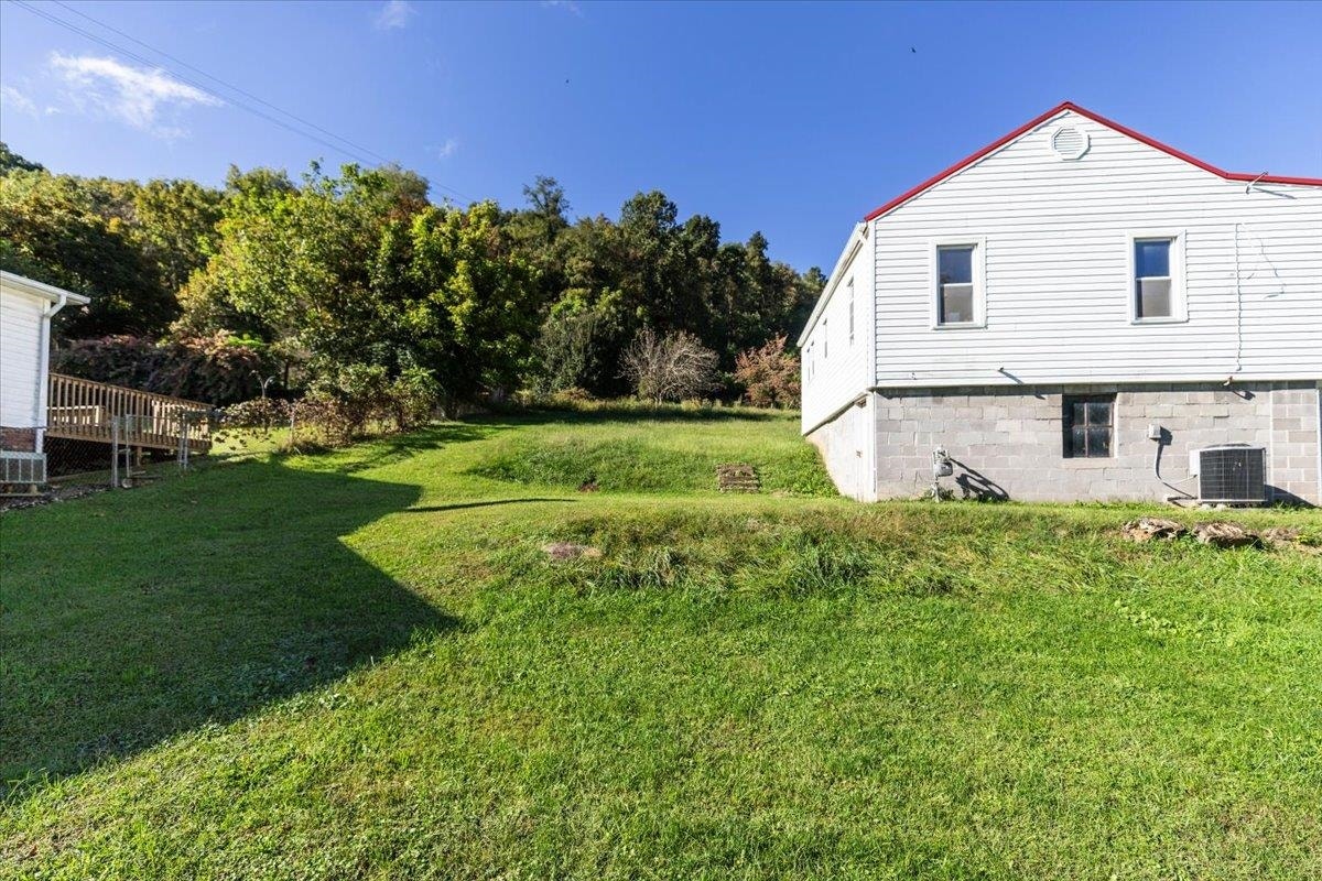 520 Poplar Street, Narrows, VA 24124