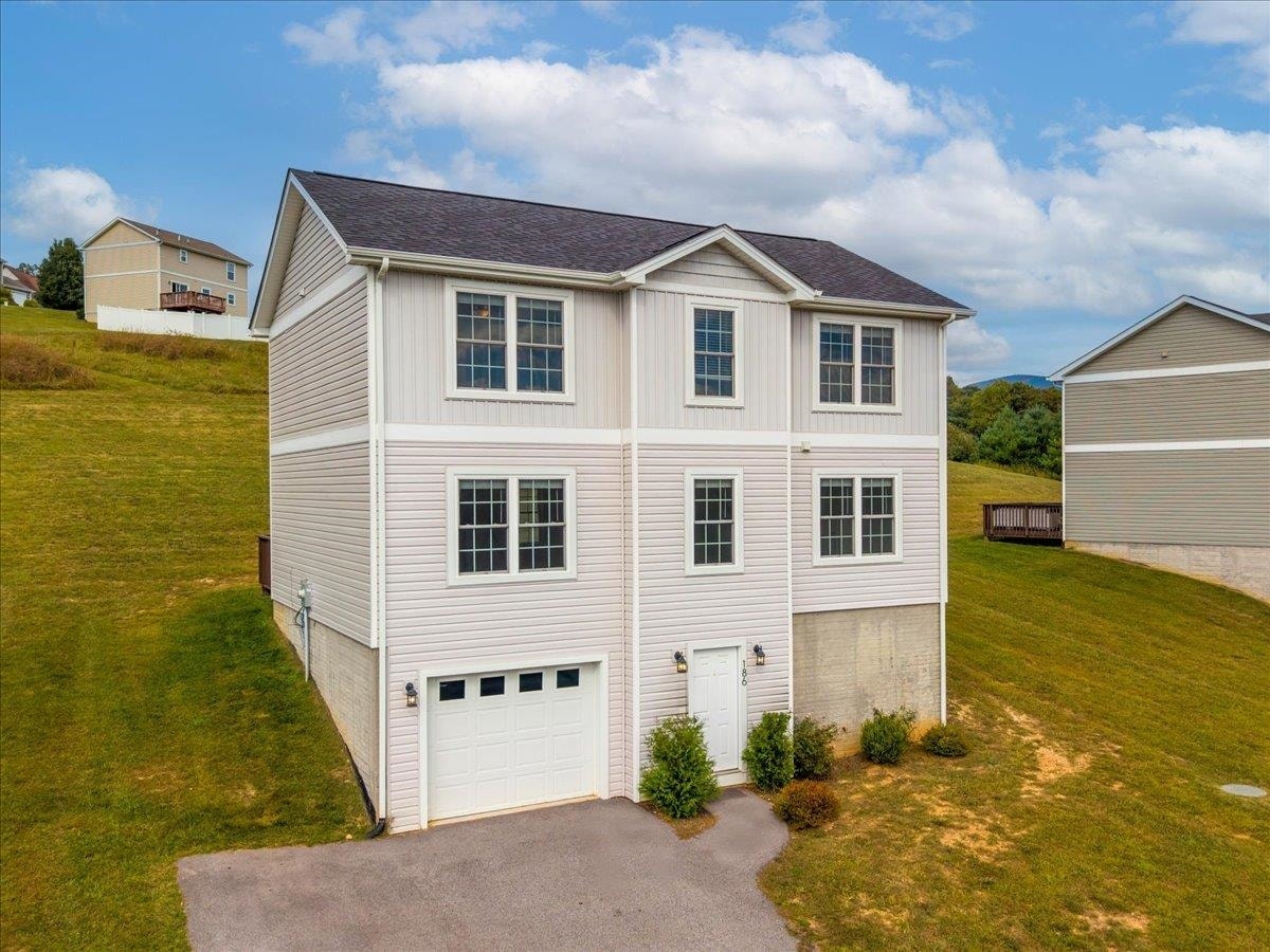 186 Redwood Drive, Pembroke, VA 24136