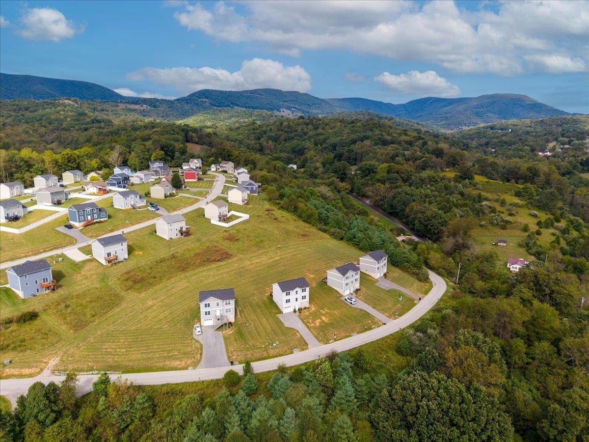 186 Redwood Drive, Pembroke, VA 24136