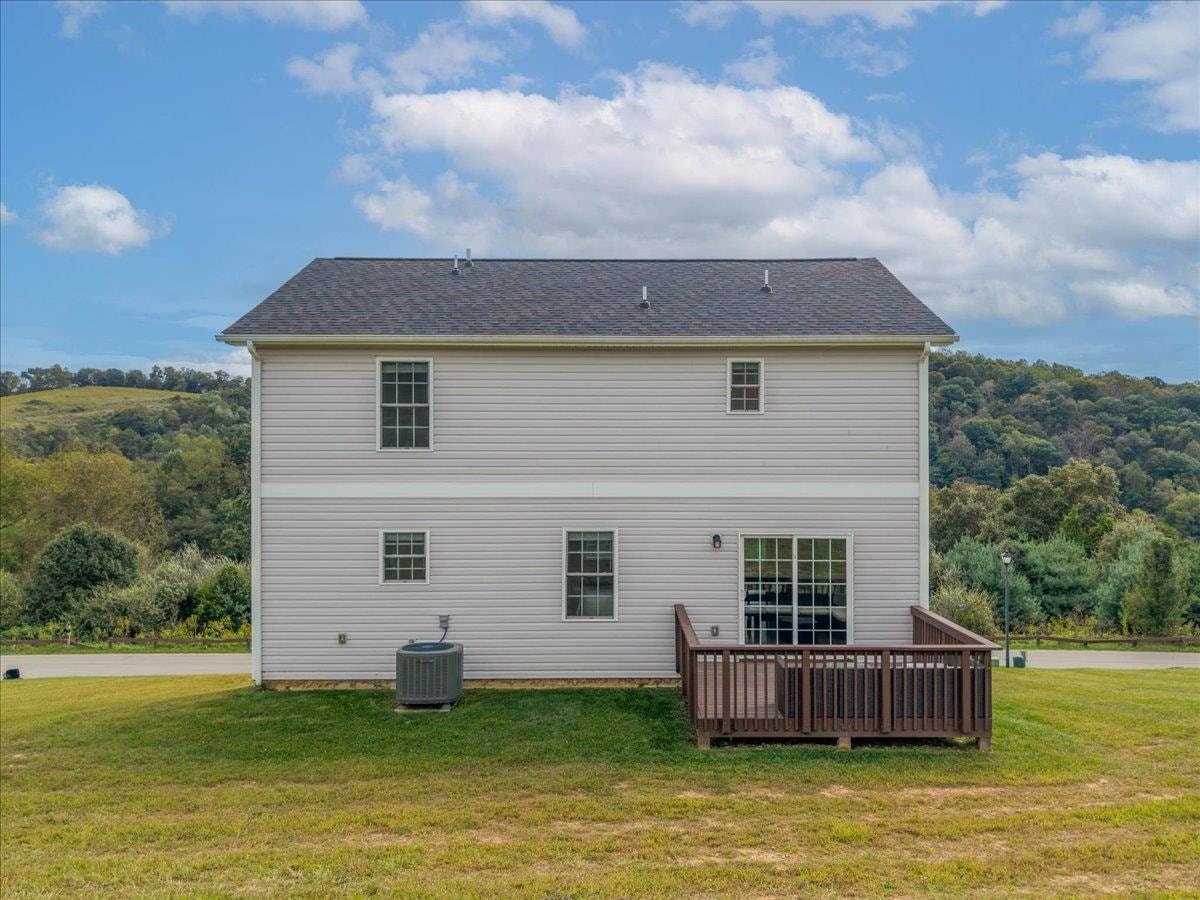 186 Redwood Drive, Pembroke, VA 24136