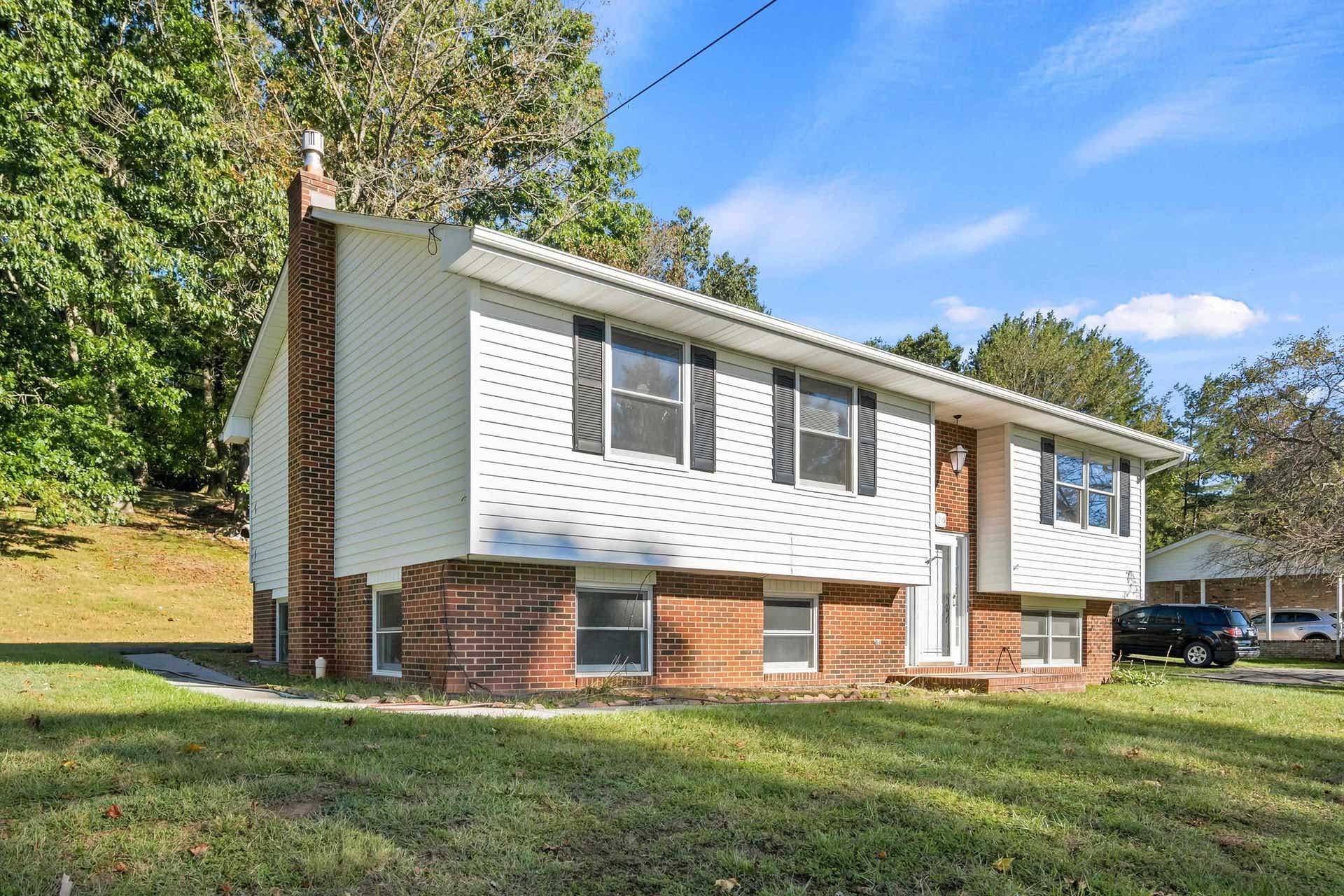 219 Smith Street, Pembroke, VA 24136