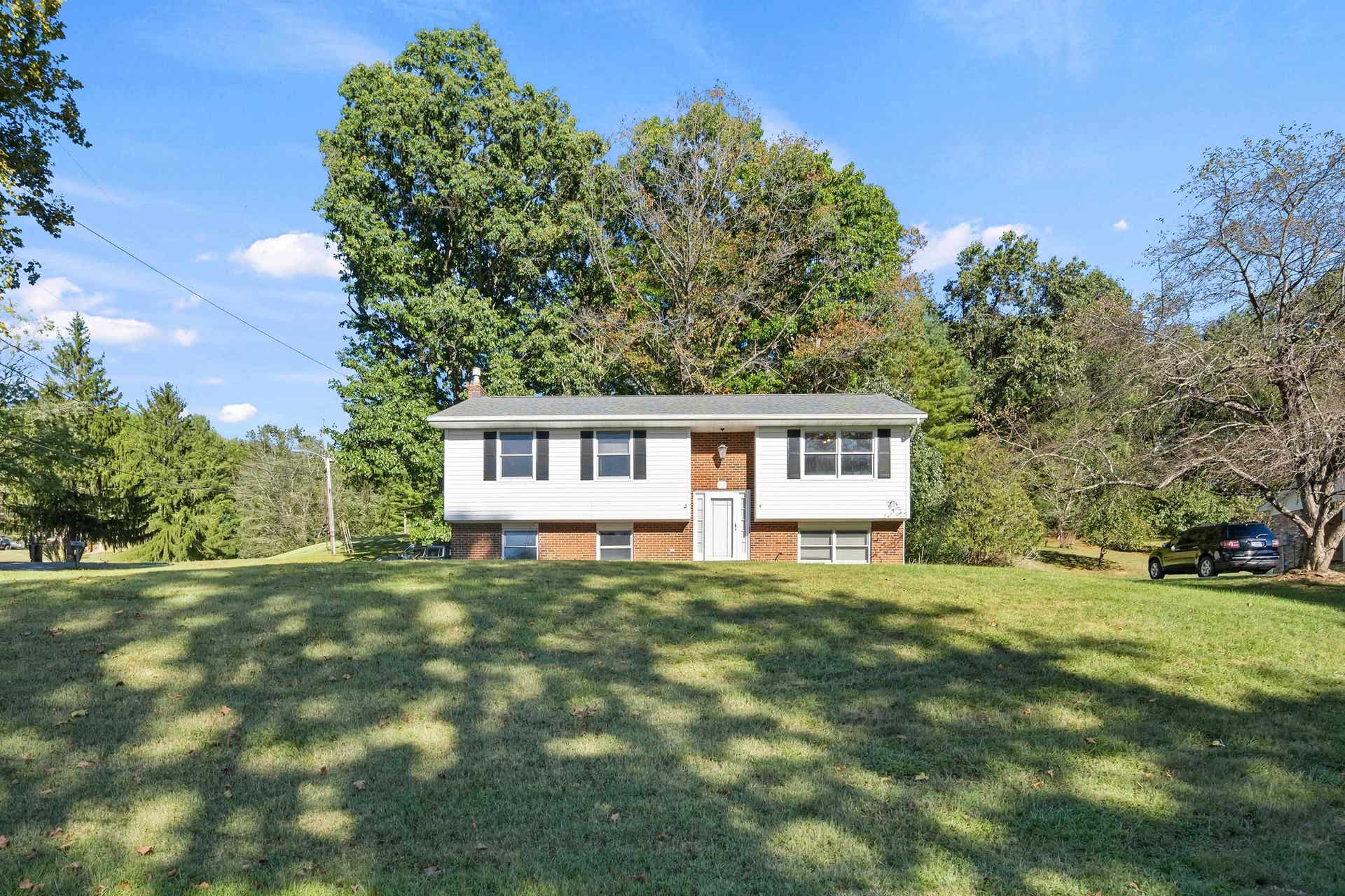 219 Smith Street, Pembroke, VA 24136