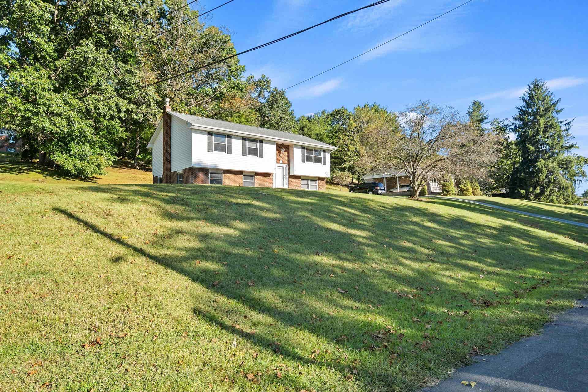219 Smith Street, Pembroke, VA 24136