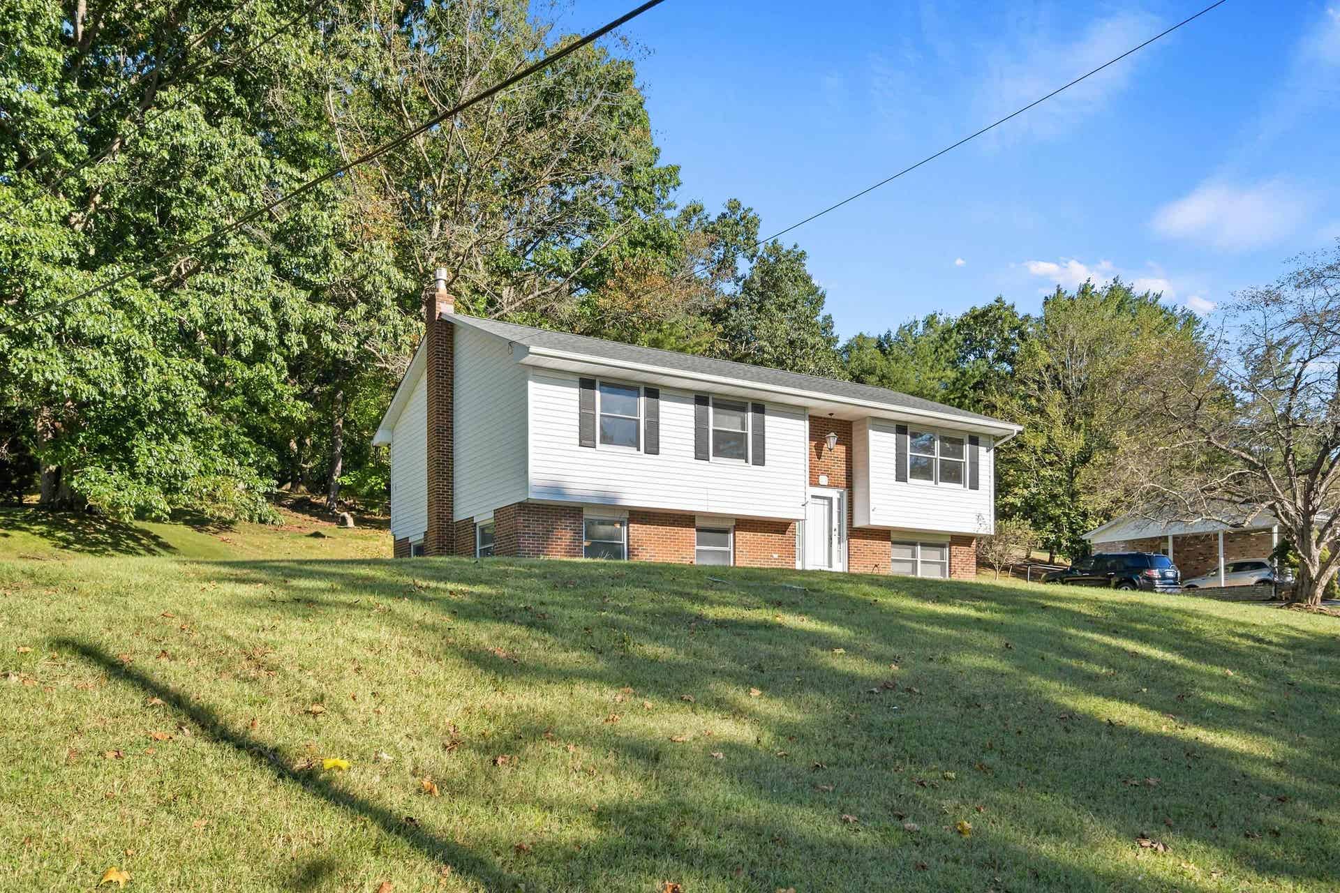 219 Smith Street, Pembroke, VA 24136