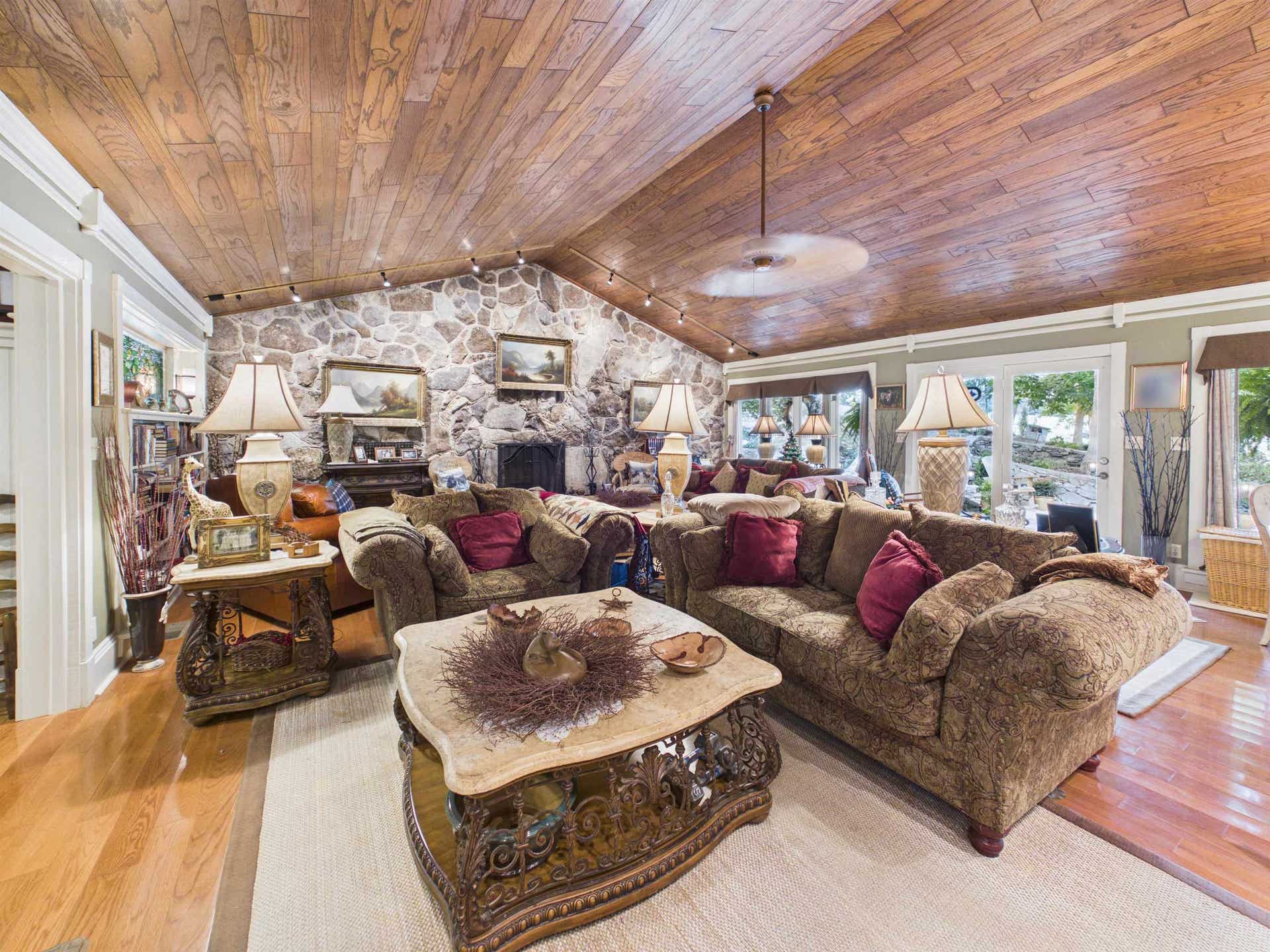 4588 Hurston Road, Pulaski, VA 24301