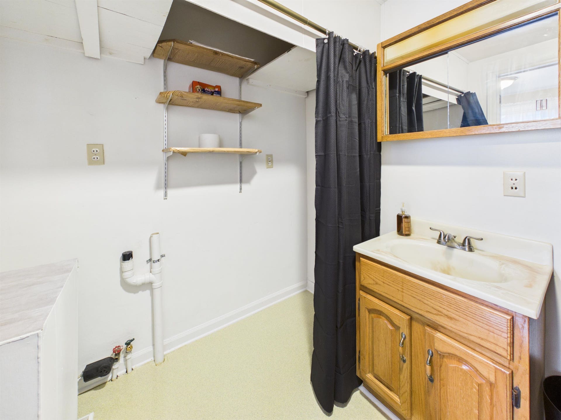 418 Easton Road, Pearisburg, VA 24134