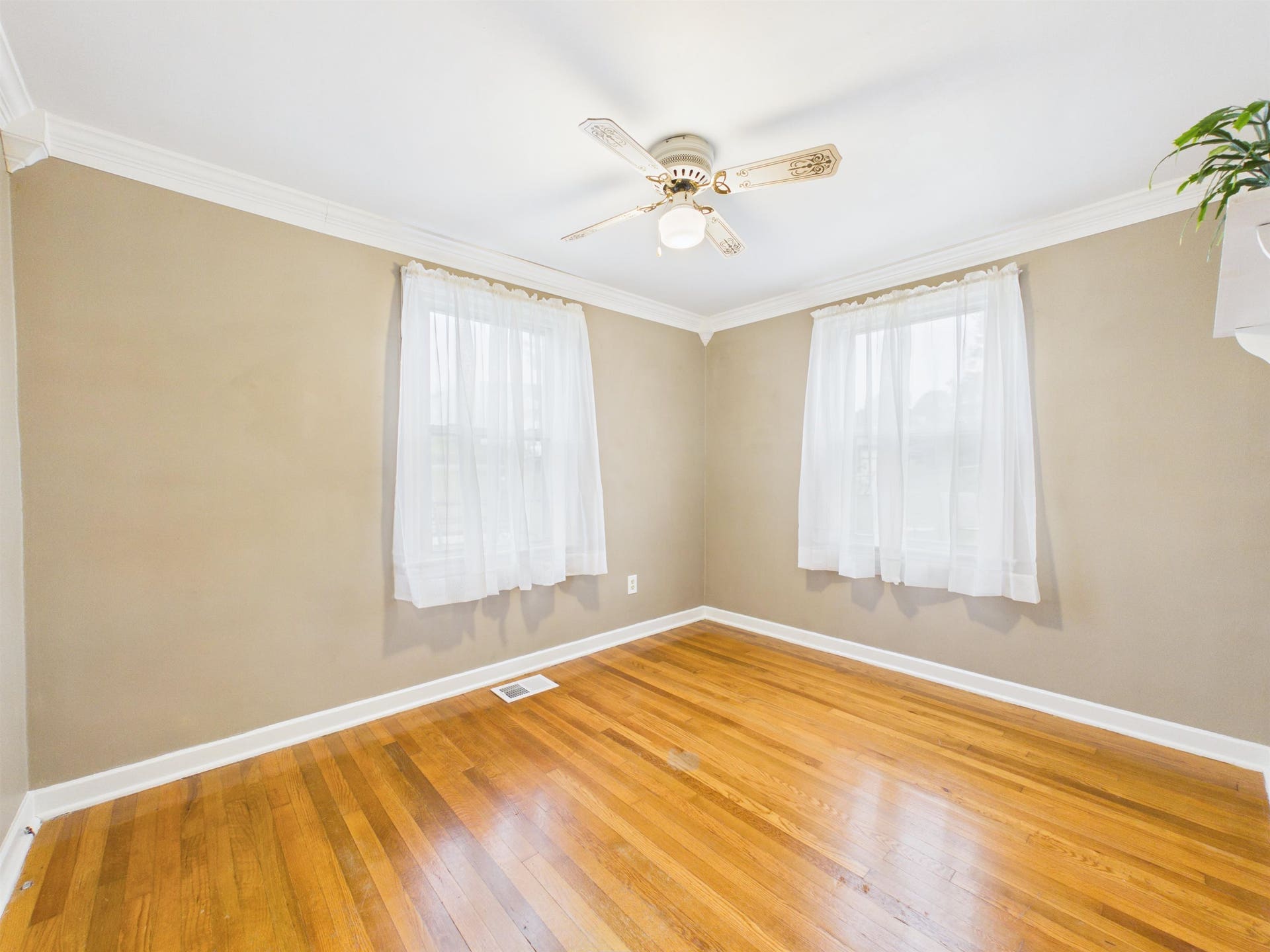 418 Easton Road, Pearisburg, VA 24134