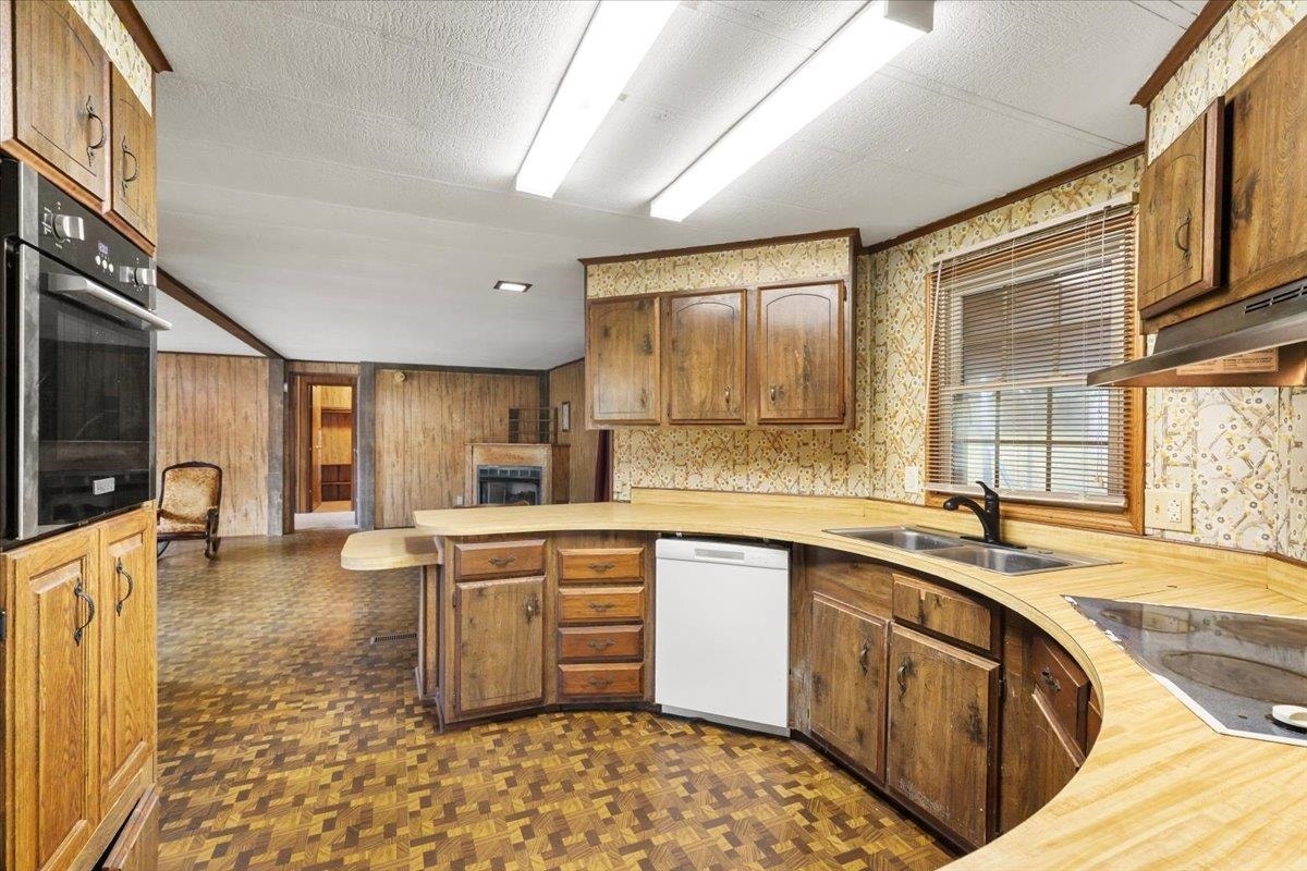 214 MAYBROOK Road, Pembroke, VA 24136