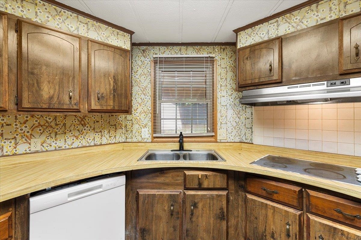 214 MAYBROOK Road, Pembroke, VA 24136
