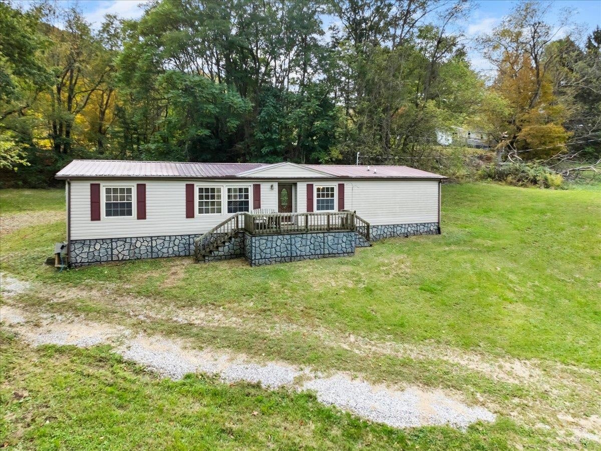 214 MAYBROOK Road, Pembroke, VA 24136