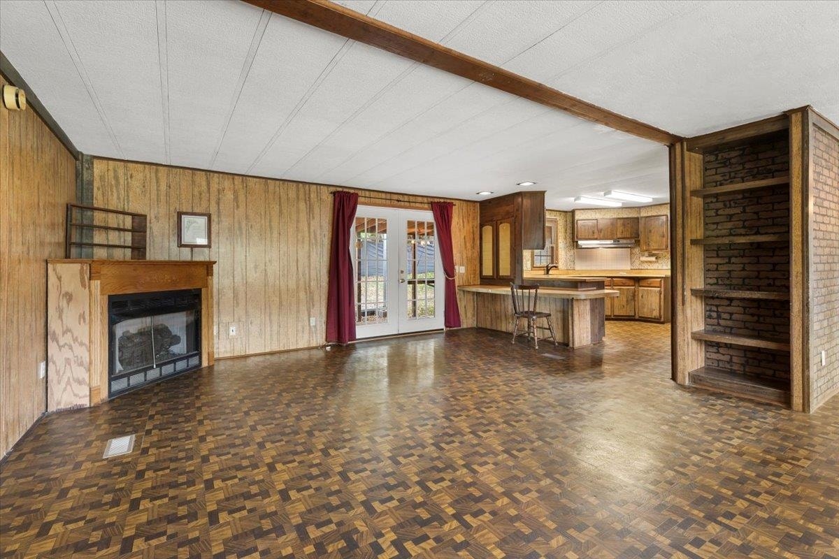 214 MAYBROOK Road, Pembroke, VA 24136