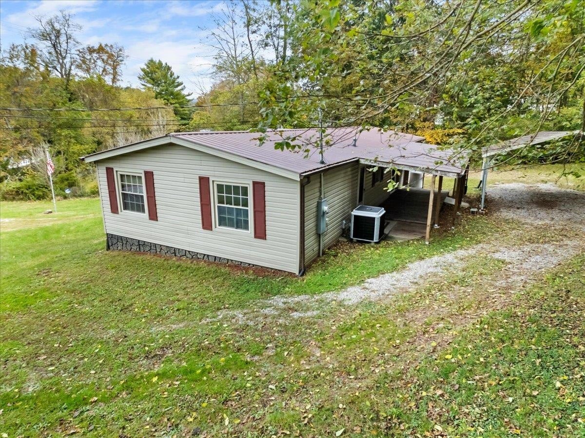 214 MAYBROOK Road, Pembroke, VA 24136