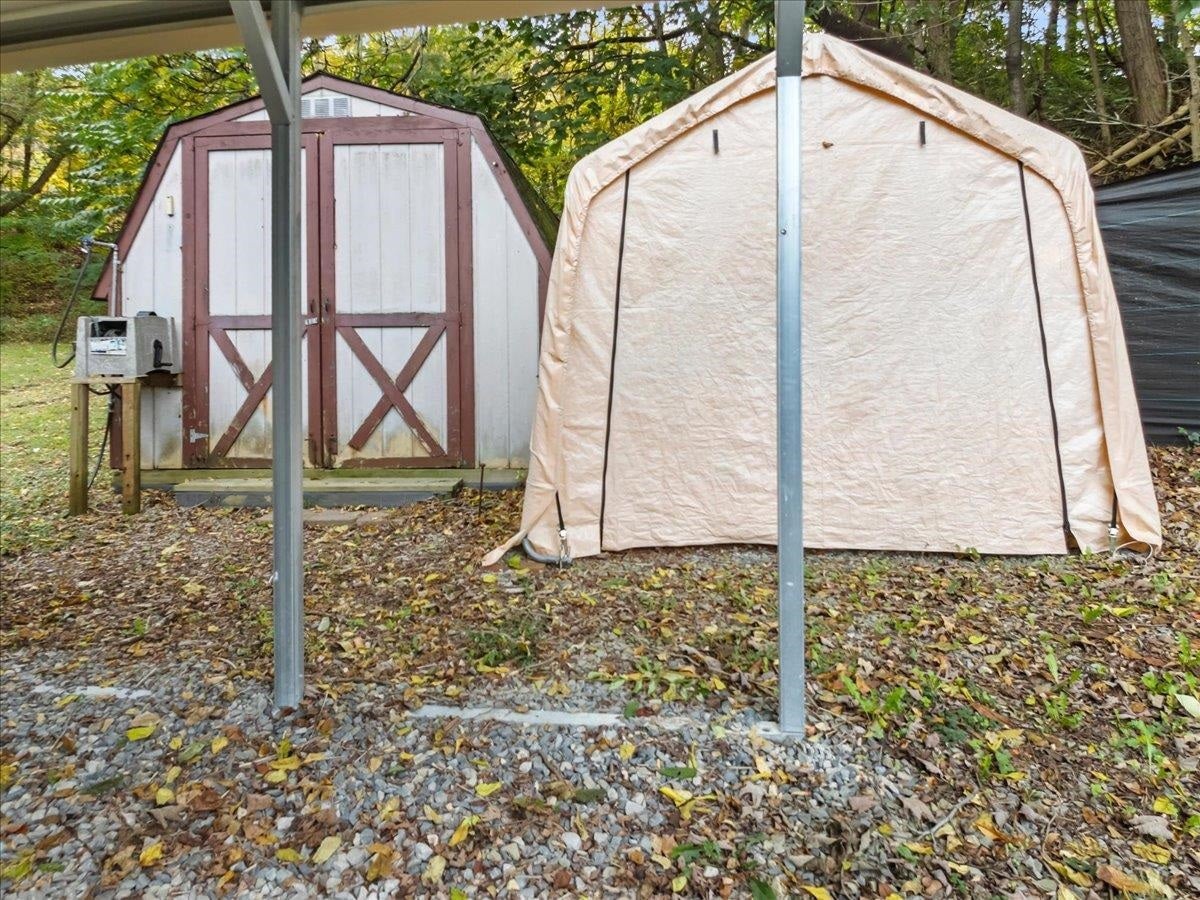 214 MAYBROOK Road, Pembroke, VA 24136