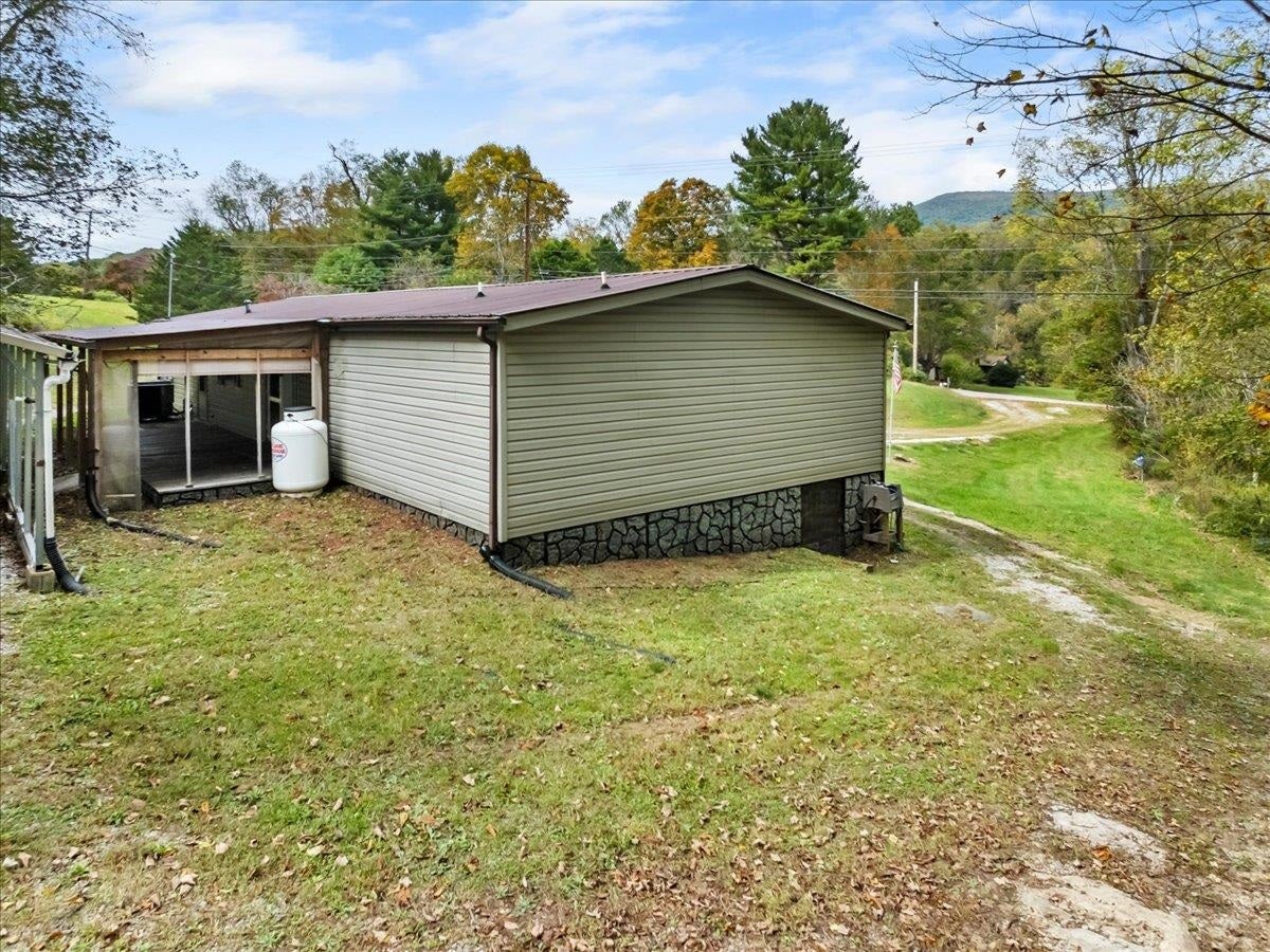 214 MAYBROOK Road, Pembroke, VA 24136